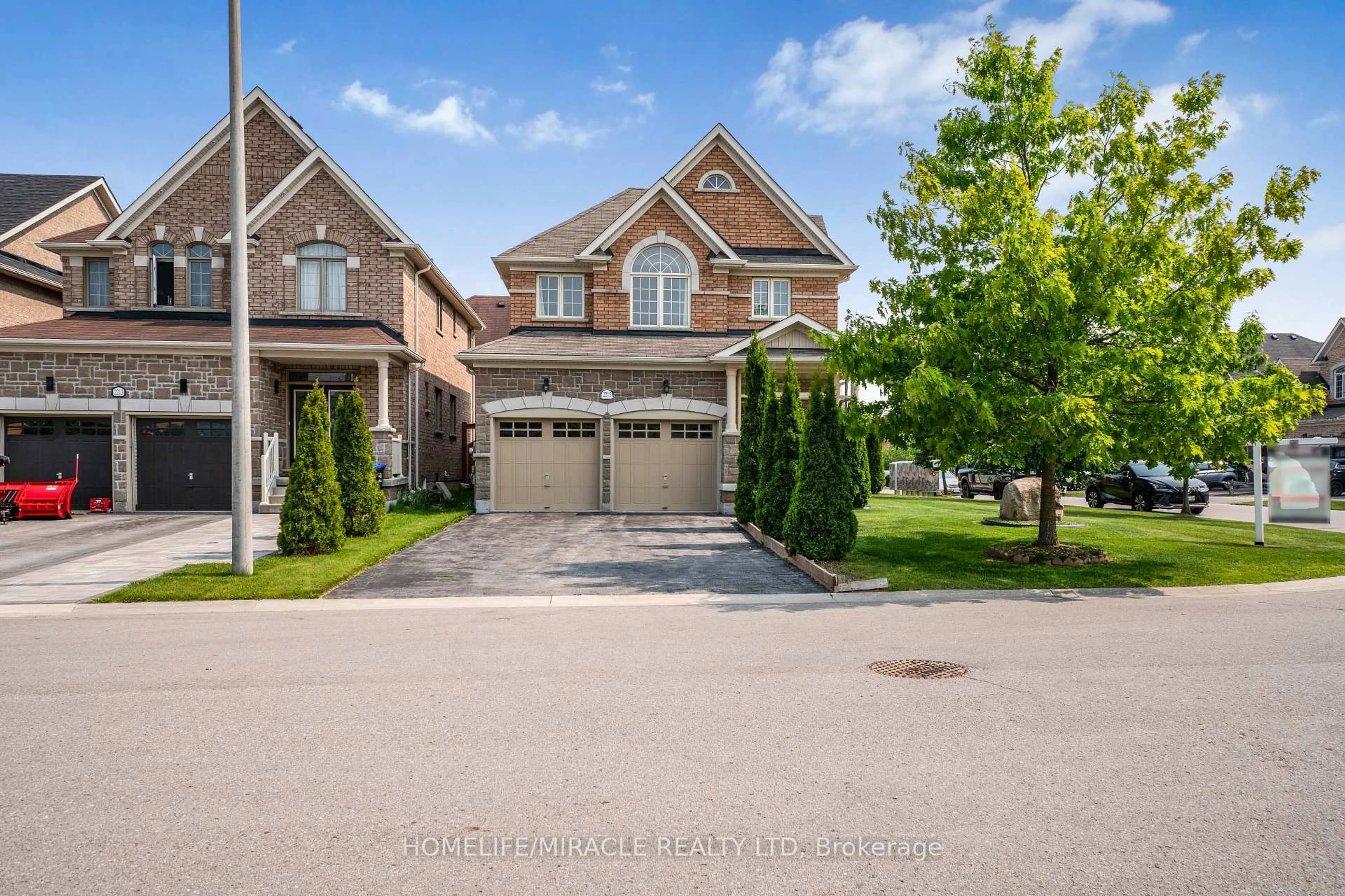 Home with brick exterior material, street for 2215 Dawson Cres, Innisfil Ontario L9S 0G9