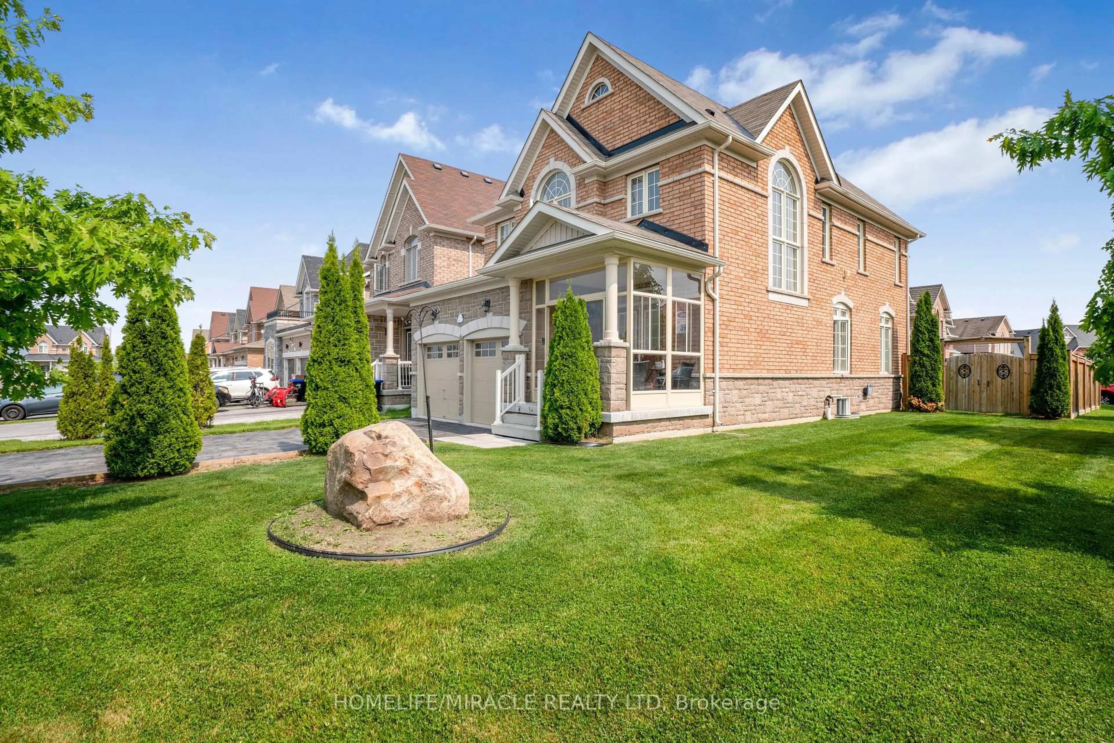 Home with brick exterior material, street for 2215 Dawson Cres, Innisfil Ontario L9S 0G9