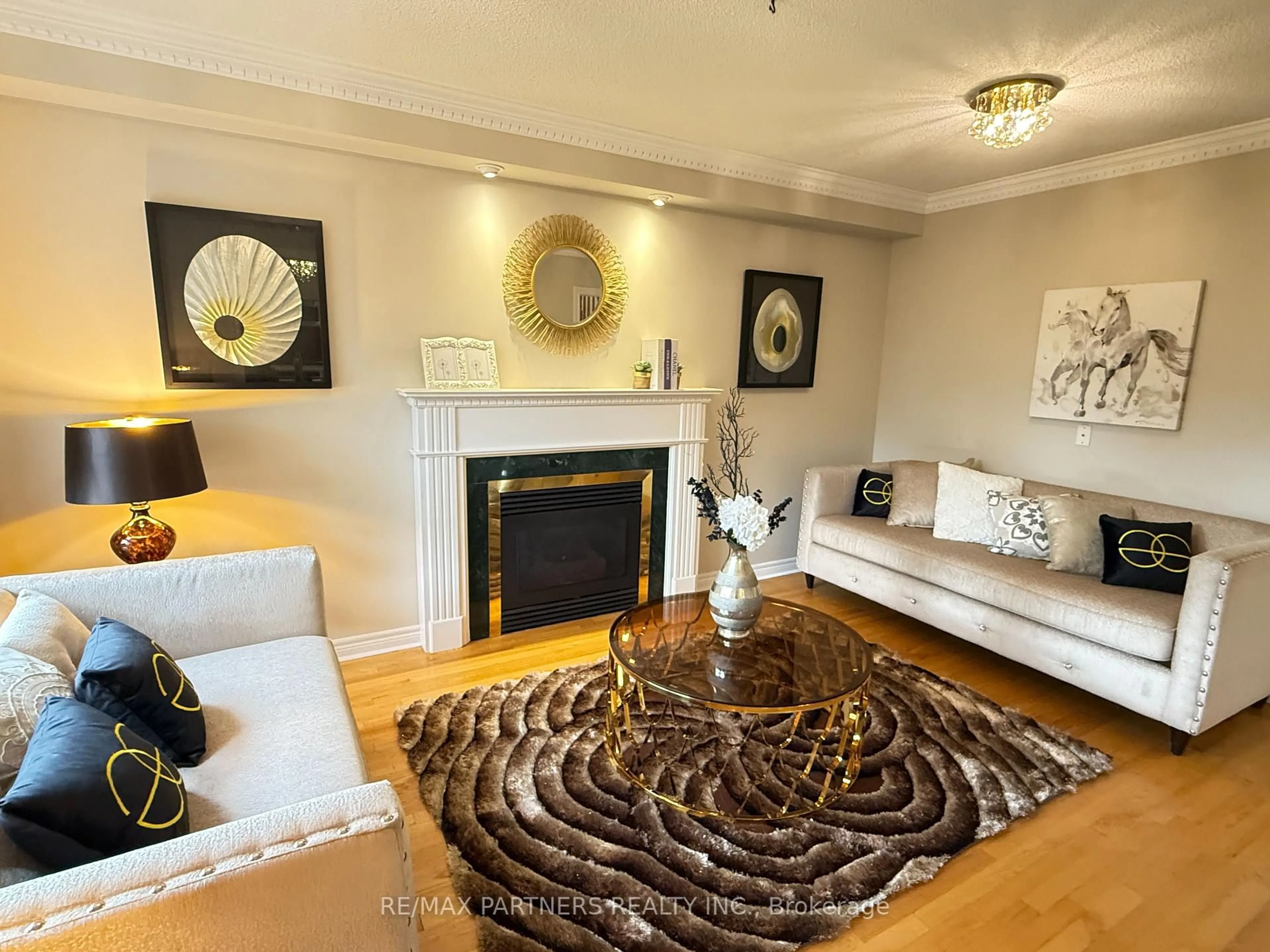 Living room with furniture, unknown for 71 Alpine Cres, Richmond Hill Ontario L4S 1W1