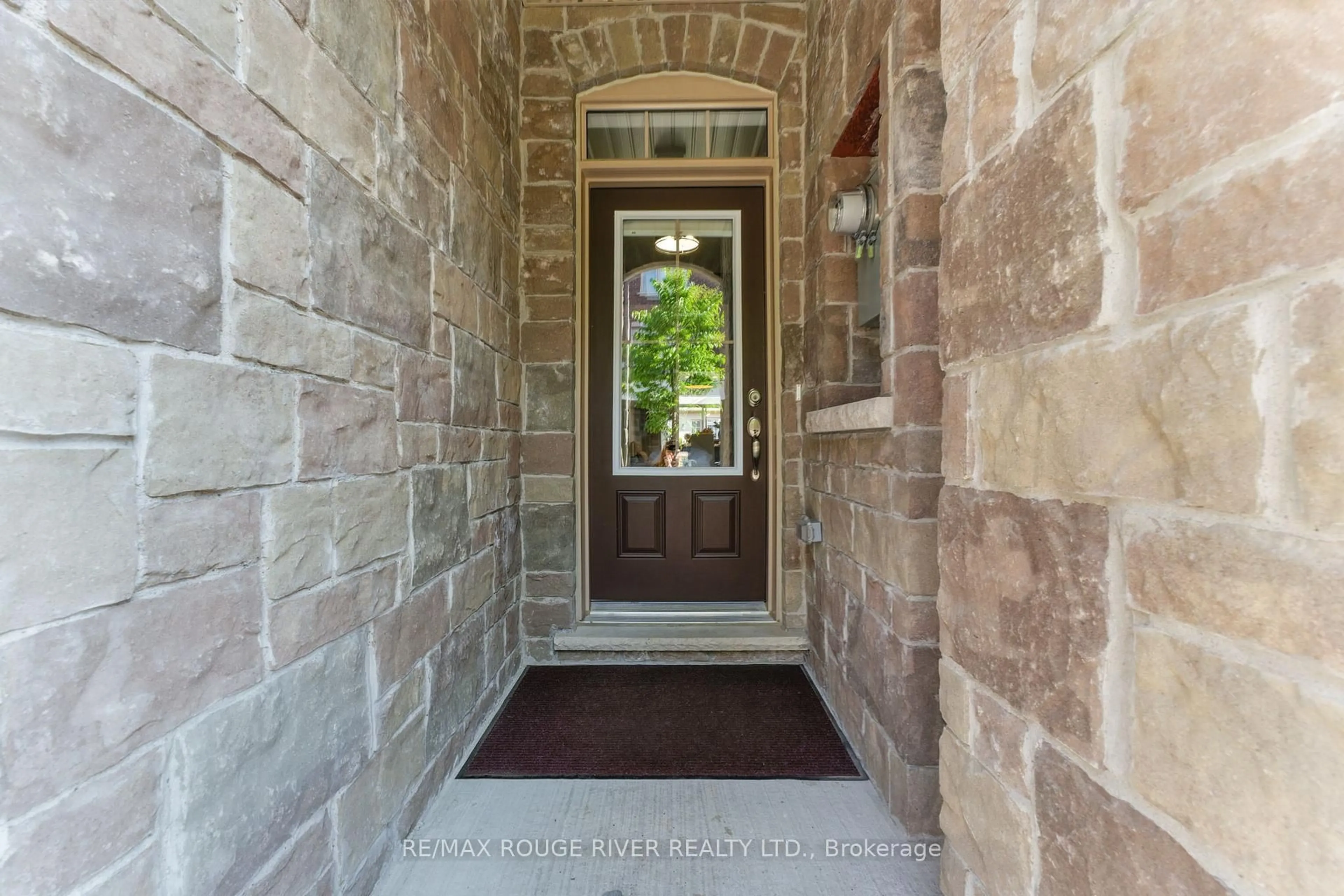 Indoor entryway for 7 Caviglia Lane, Markham Ontario L6B 1R5