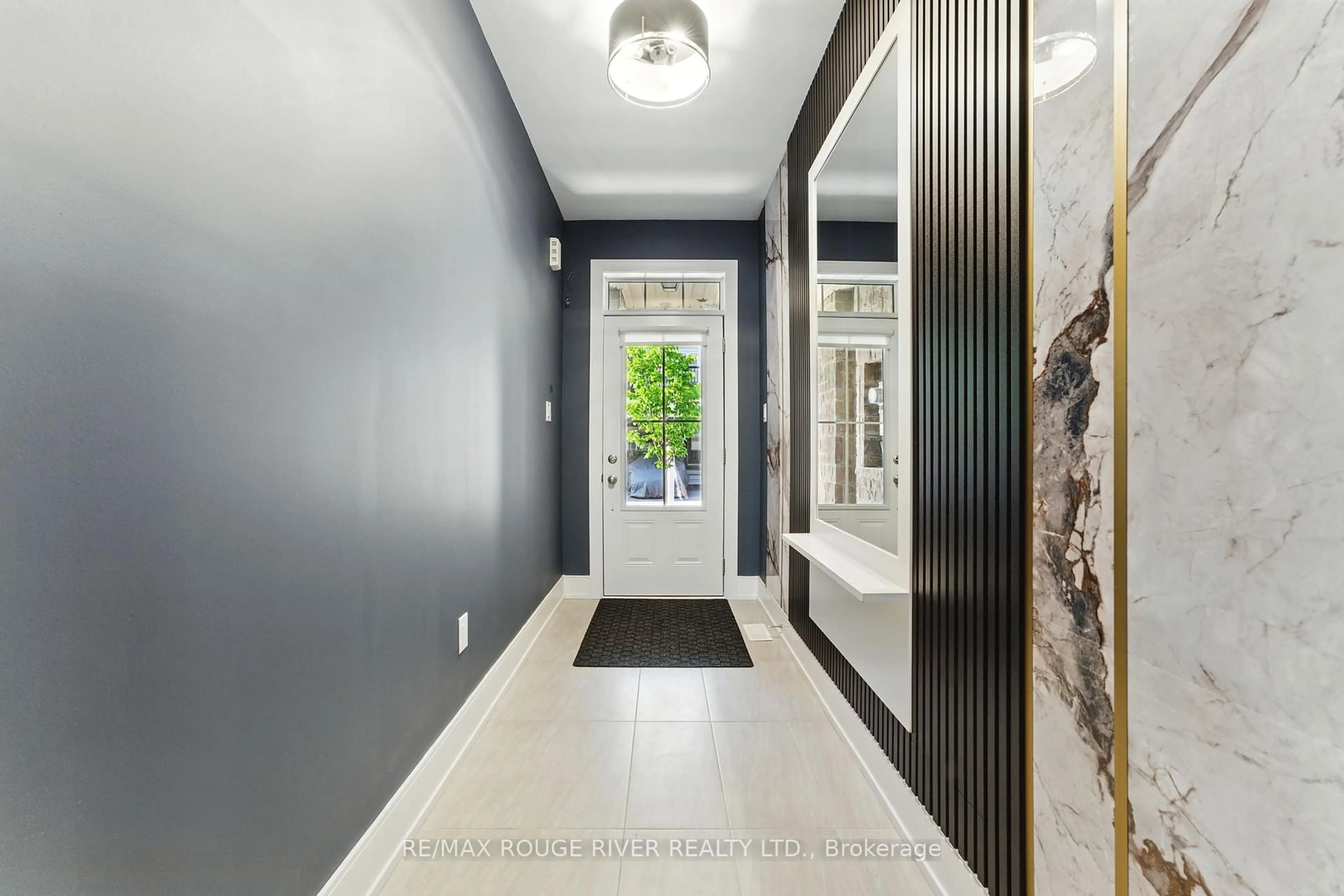 Indoor entryway for 7 Caviglia Lane, Markham Ontario L6B 1R5