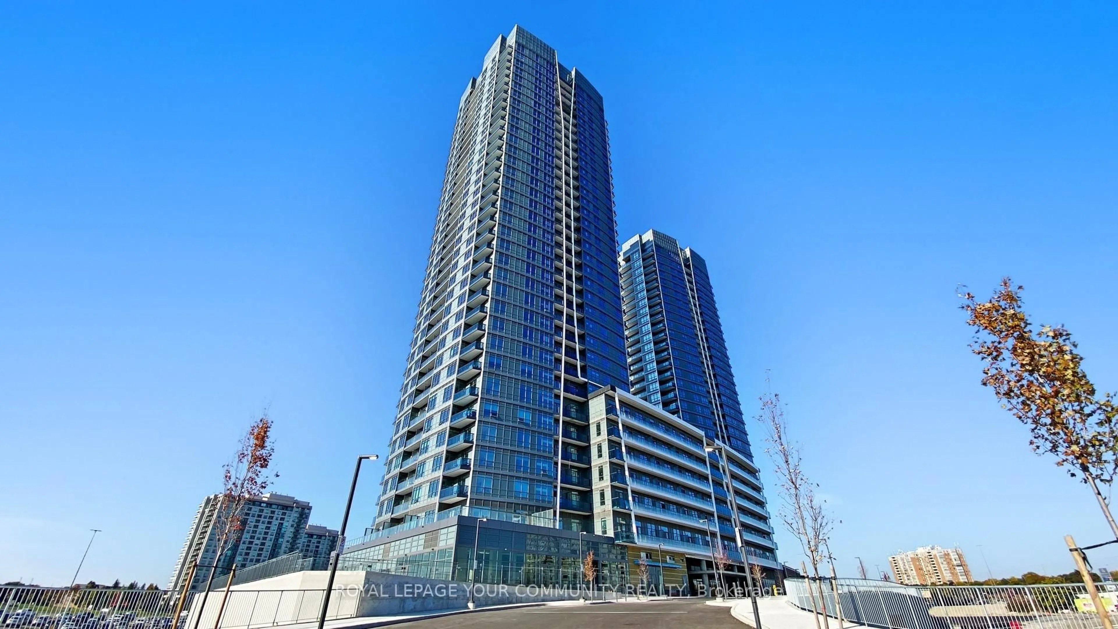 Indoor foyer for 30 Upper Mall Way #2101, Vaughan Ontario L4J 0L7