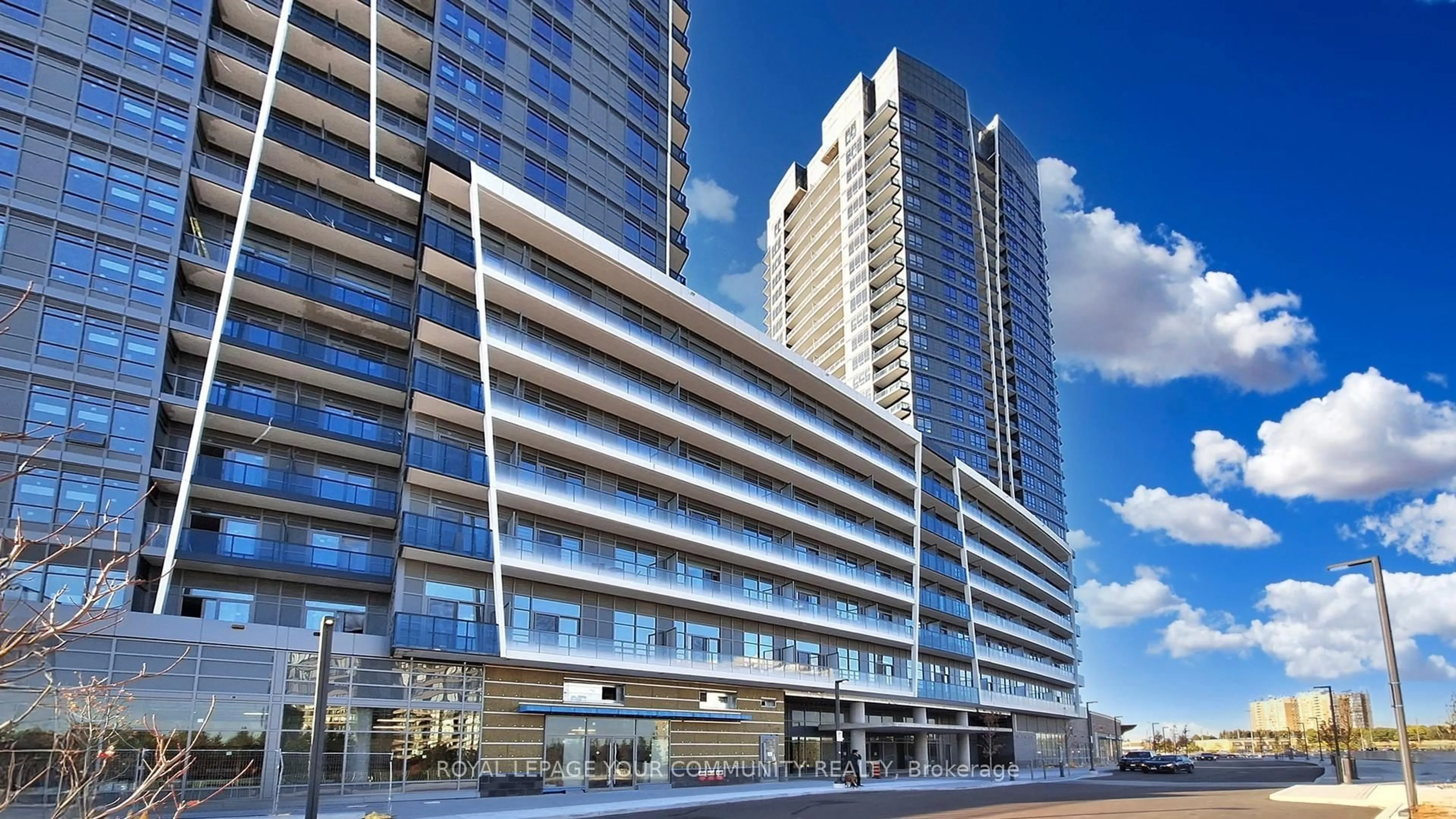 Indoor foyer for 30 Upper Mall Way #2101, Vaughan Ontario L4J 0L7