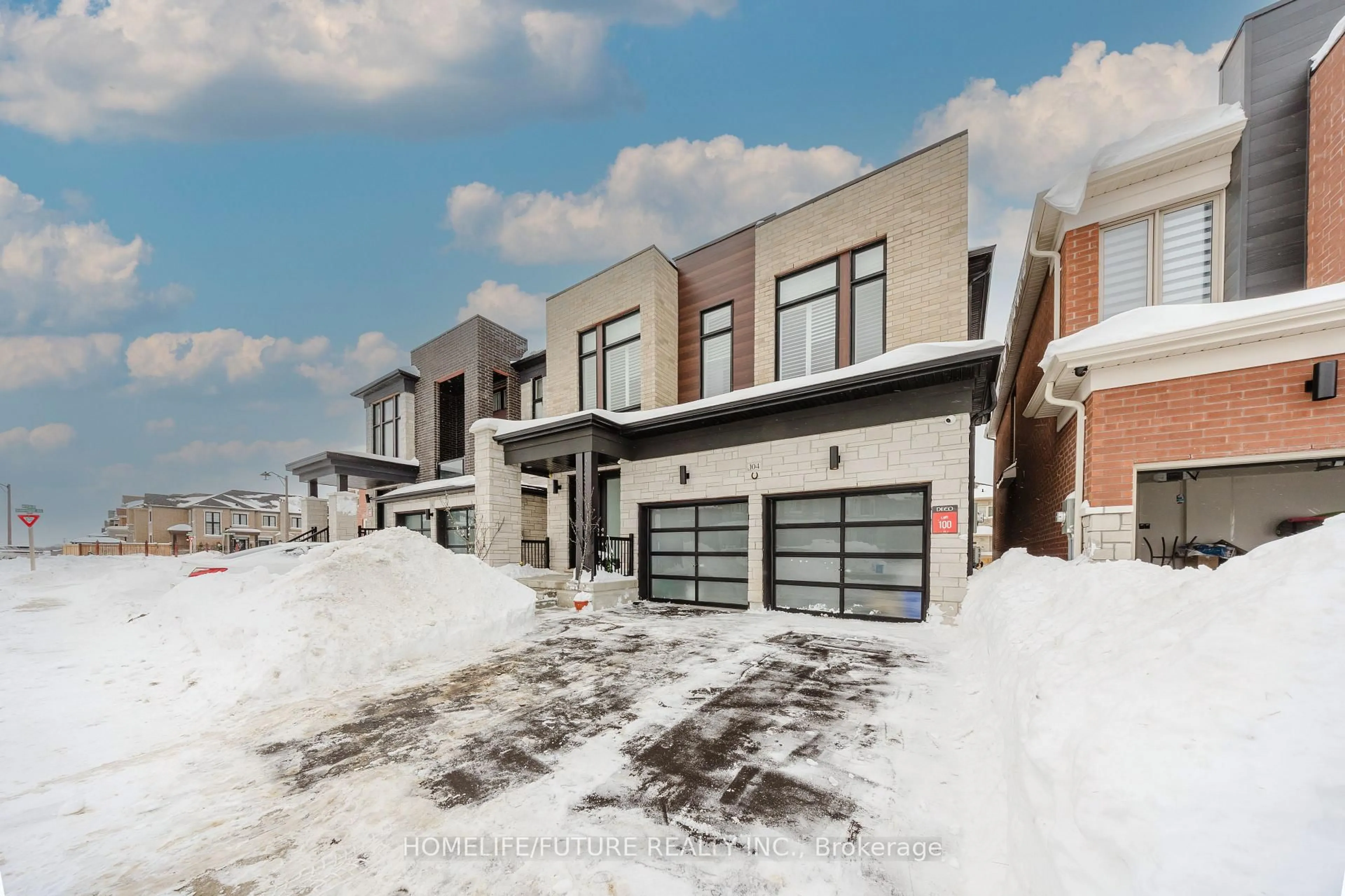 Home with brick exterior material, street for 104 Mckean Dr, Whitchurch-Stouffville Ontario L4A 4W4