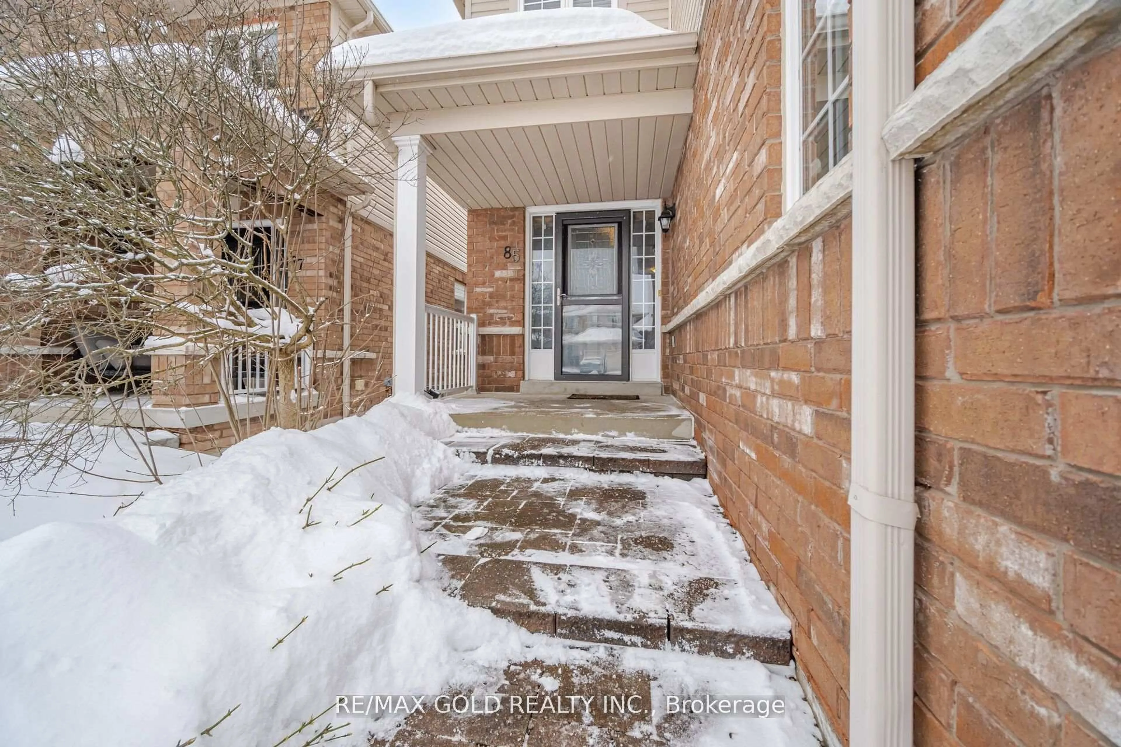 Indoor entryway for 85 Anderson Rd, New Tecumseth Ontario L9R 0B2