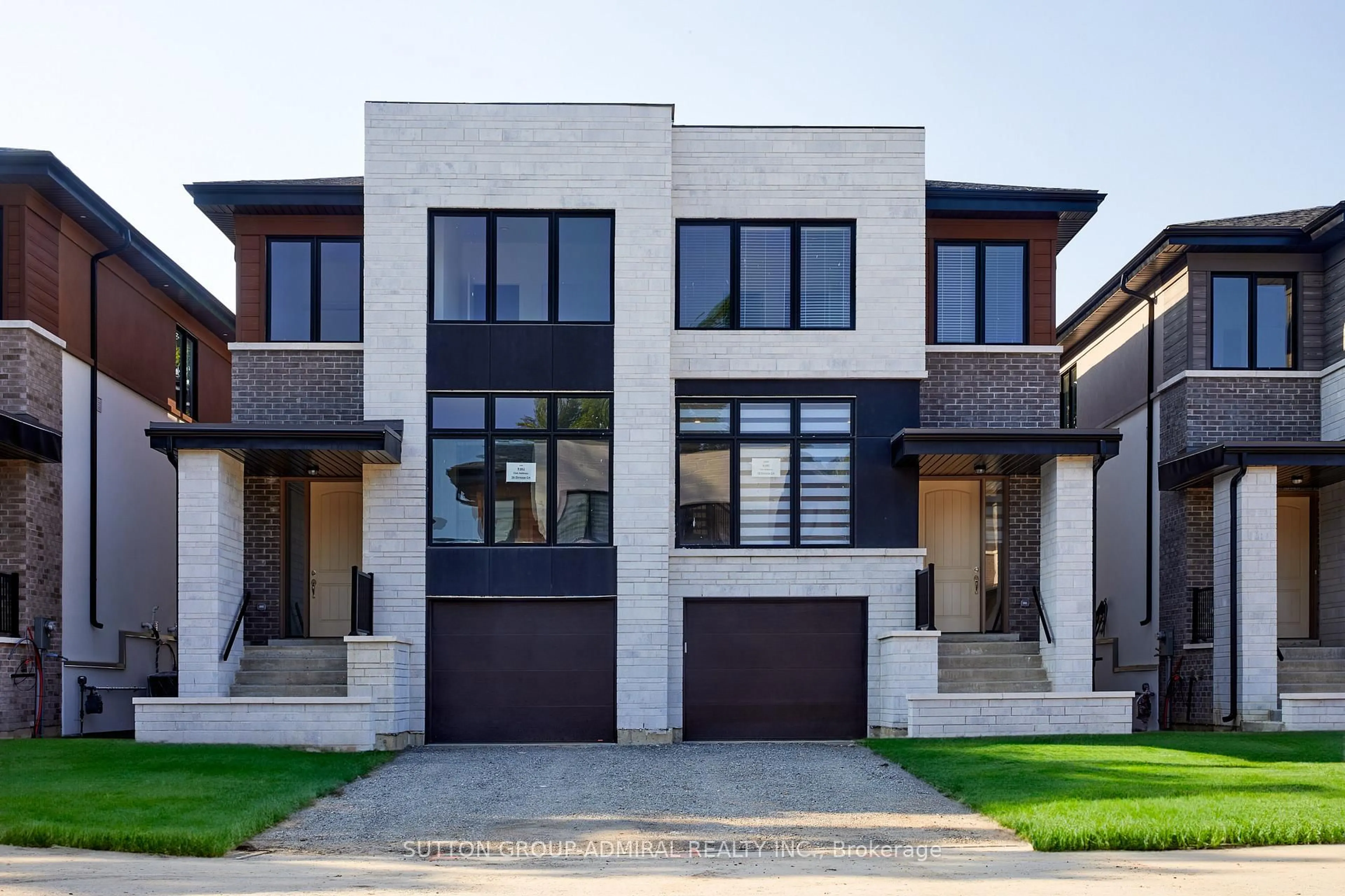 Home with brick exterior material, street for 18 Direzze Crt, Richmond Hill Ontario L4C 5T8