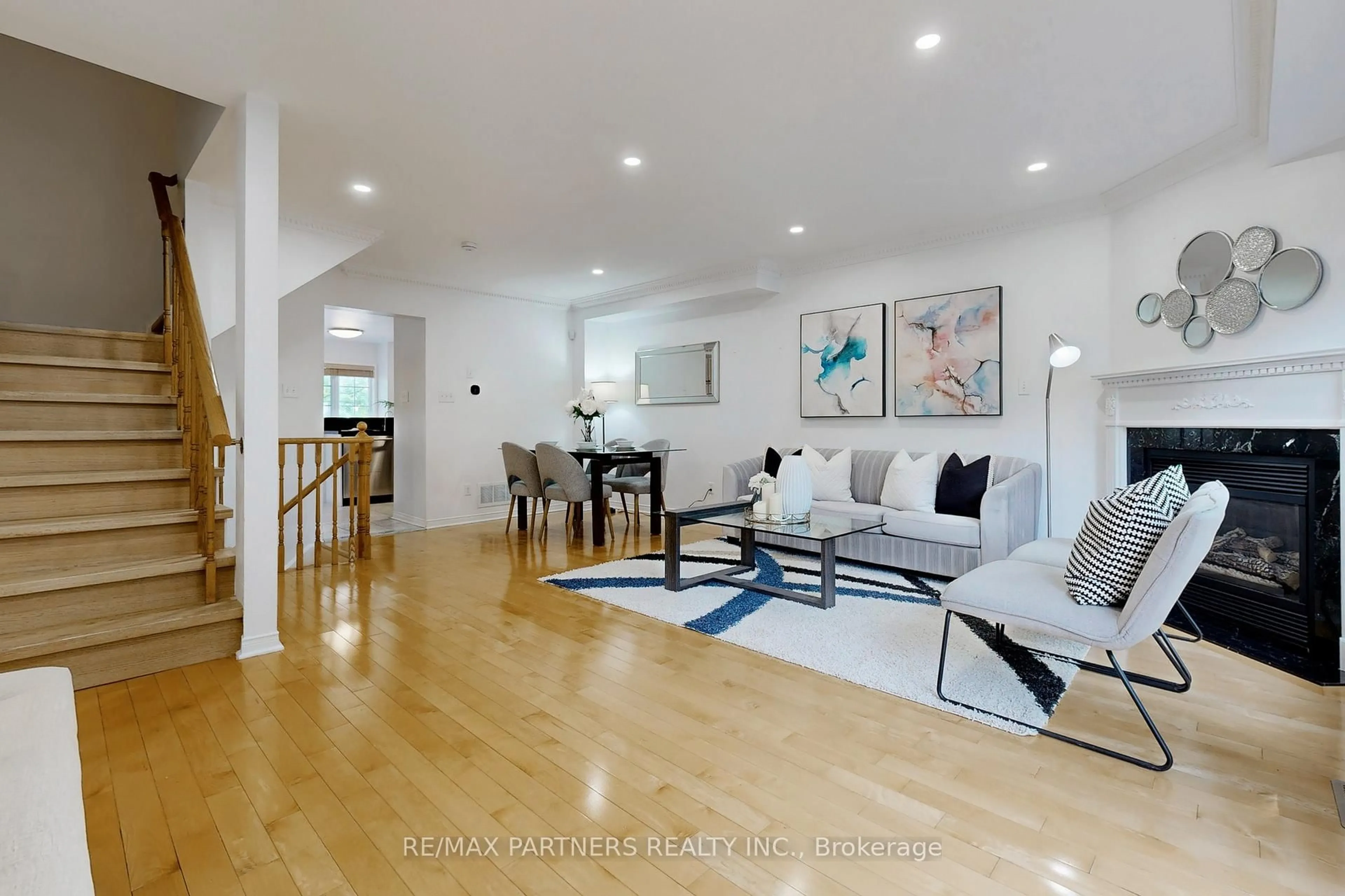 Living room with furniture, unknown for 20 Vanity Cres, Richmond Hill Ontario L4B 4E6