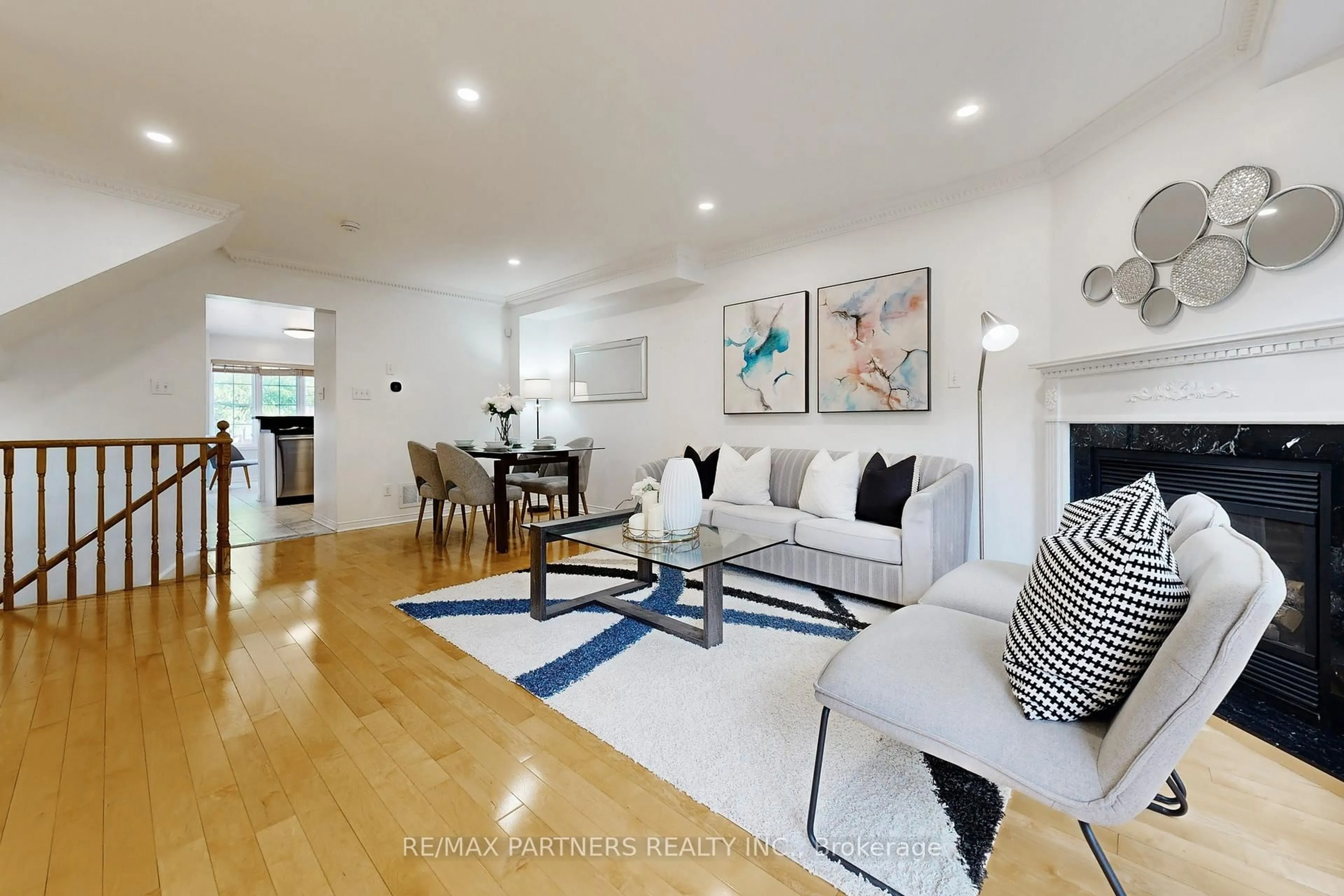 Living room with furniture, unknown for 20 Vanity Cres, Richmond Hill Ontario L4B 4E6