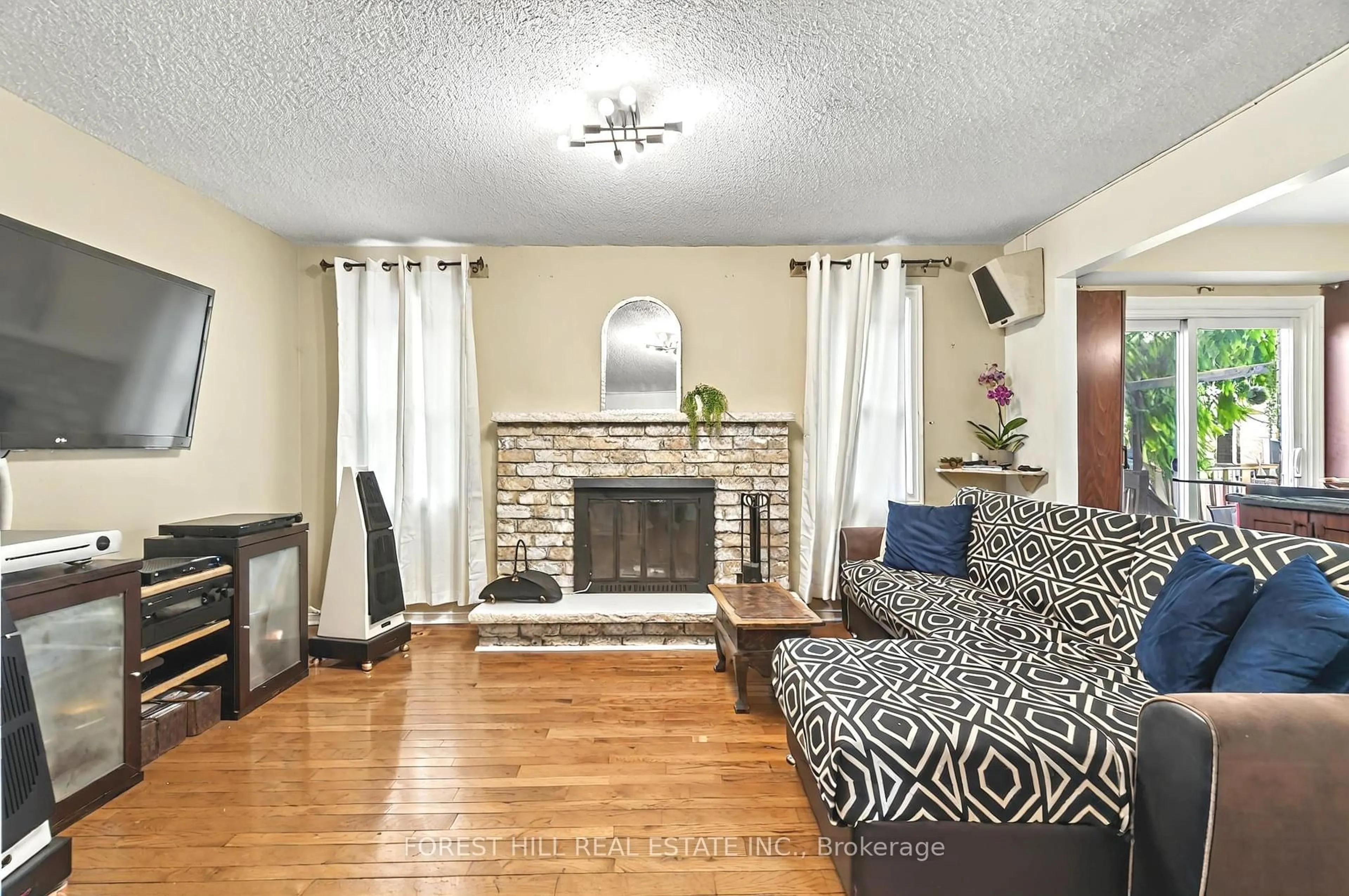 Living room with furniture, unknown for 15 Miles Crt, Richmond Hill Ontario L4C 5P7