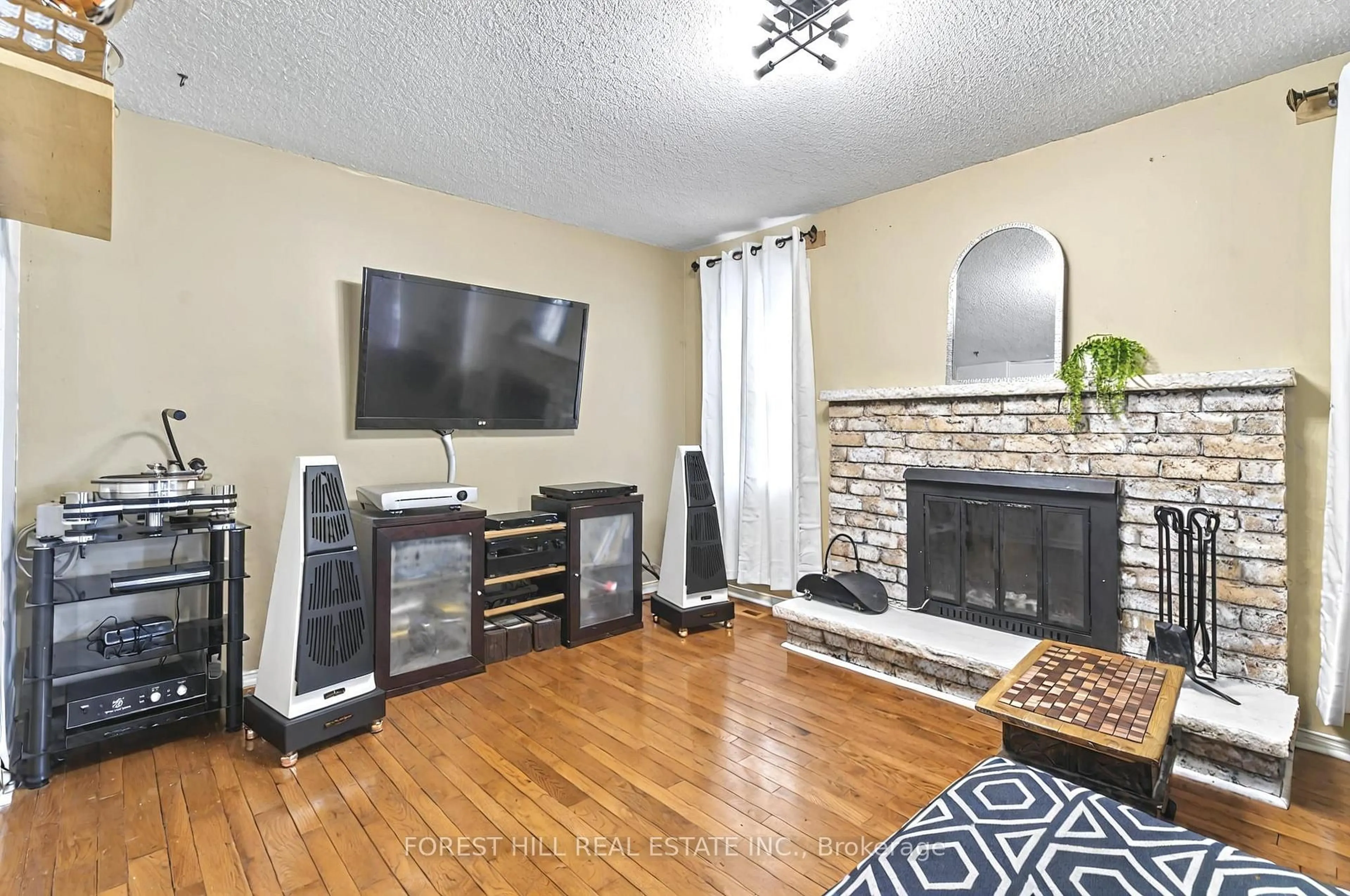 Living room with furniture, unknown for 15 Miles Crt, Richmond Hill Ontario L4C 5P7