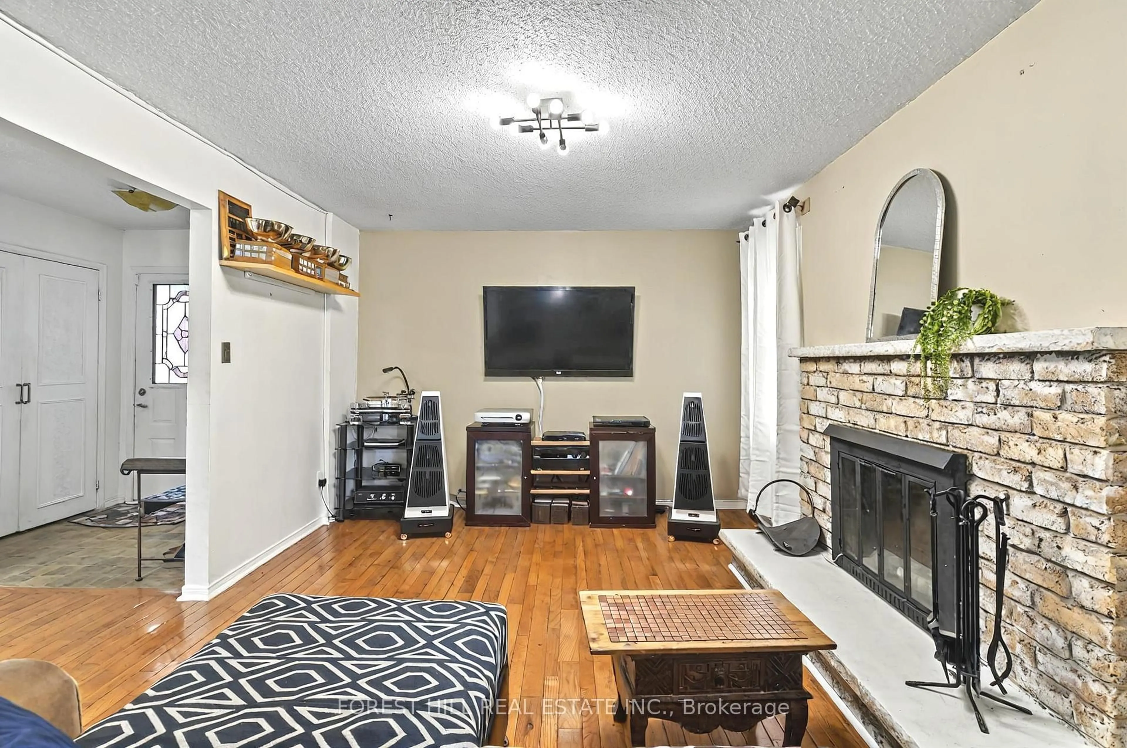 Living room with furniture, unknown for 15 Miles Crt, Richmond Hill Ontario L4C 5P7