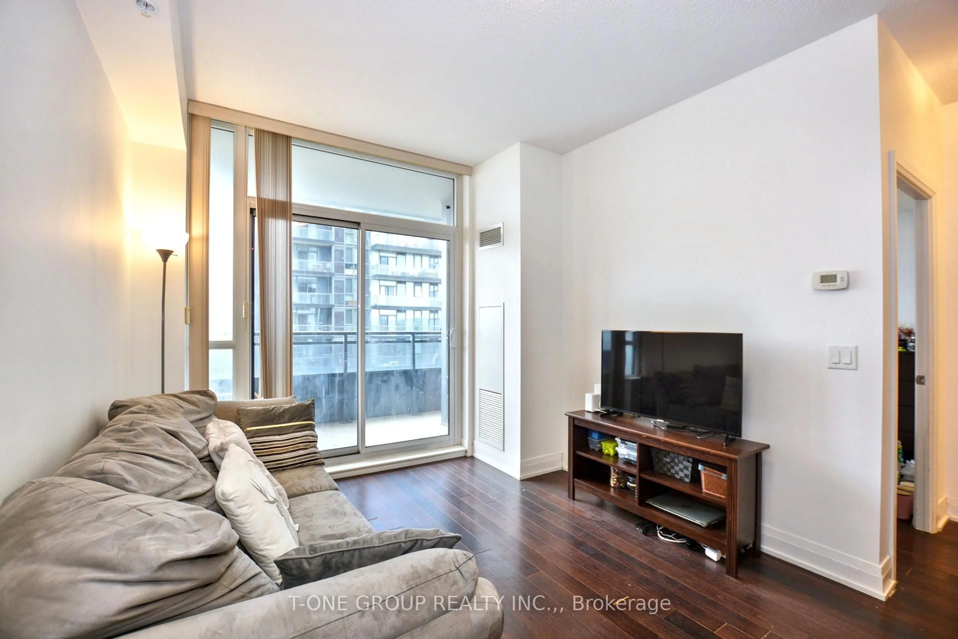 Living room with furniture, wood/laminate floor for 85 North Park Rd #908, Vaughan Ontario L4J 0H9