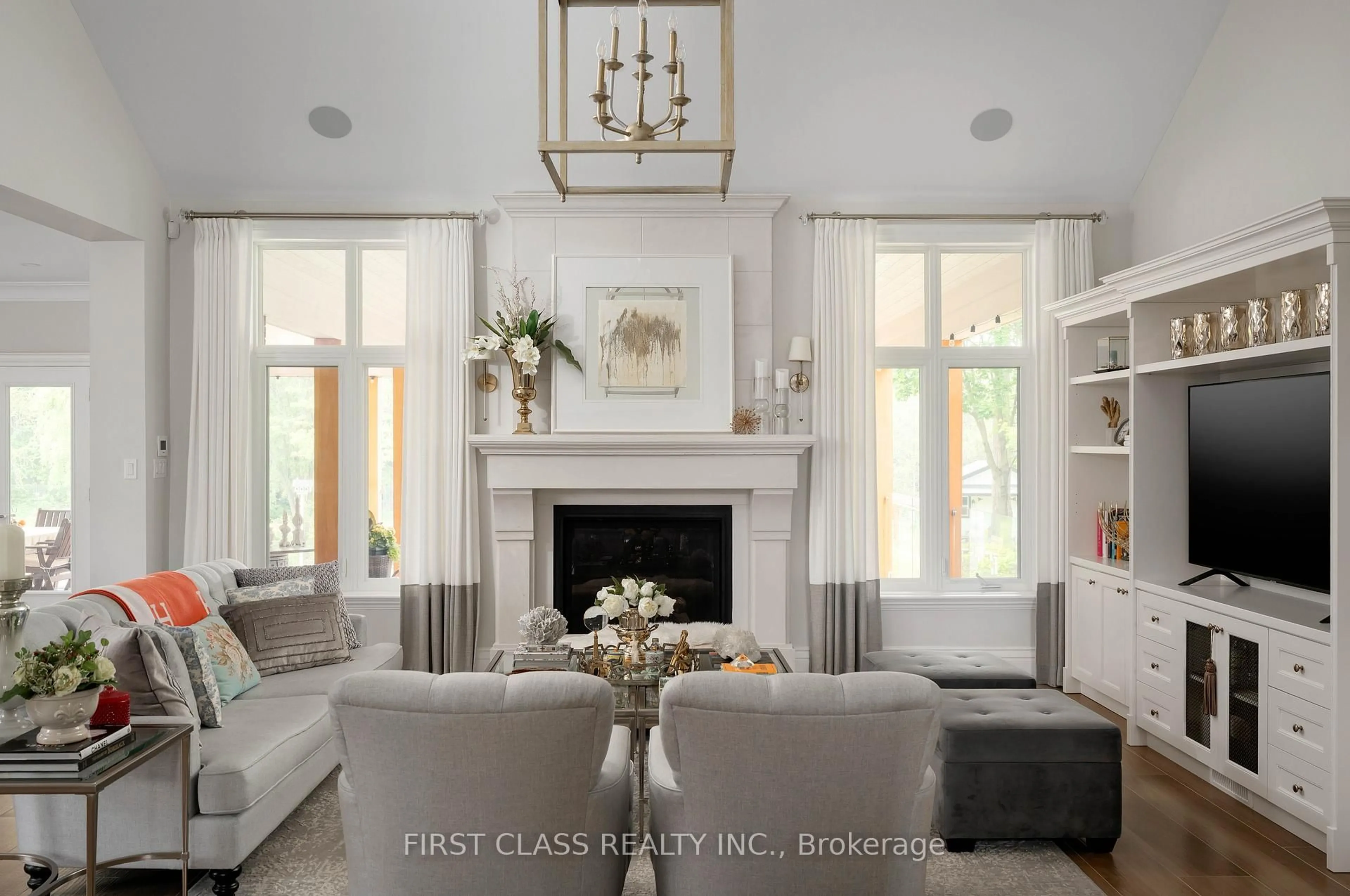 Living room with furniture, unknown for 2 Vanvalley Dr, Whitchurch-Stouffville Ontario L0H 1G0