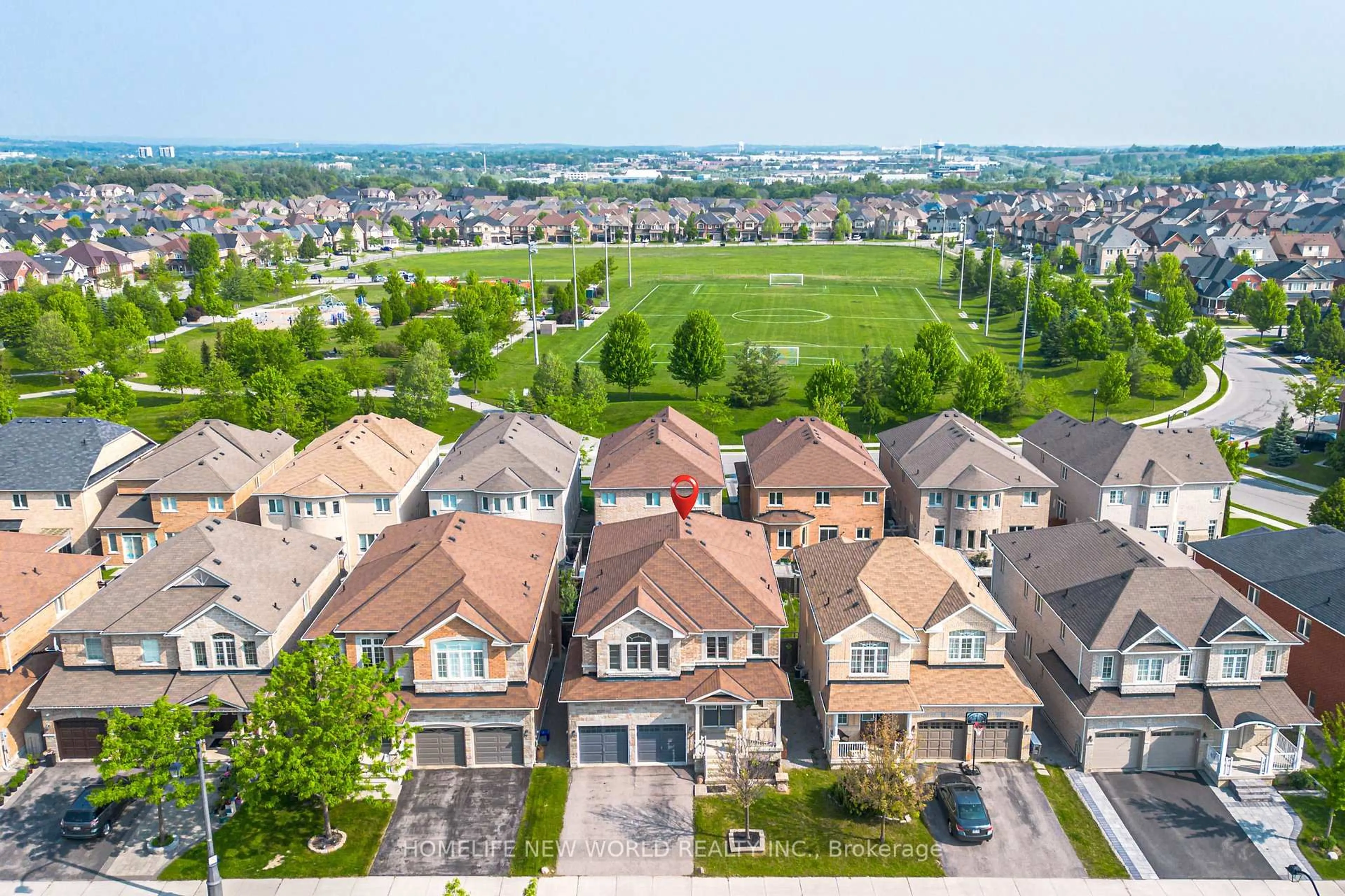 A pic from outside/outdoor area/front of a property/back of a property/a pic from drone, city buildings view from balcony for 1178 Mctavish Dr, Newmarket Ontario L3X 0A8