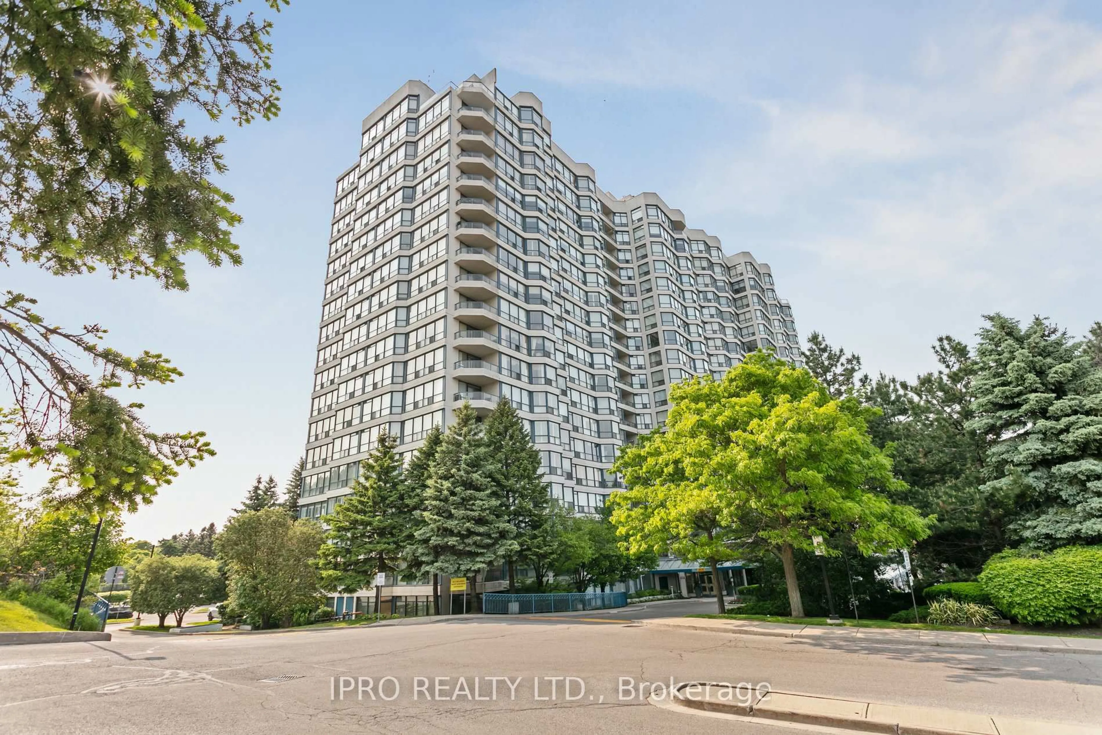 A pic from outside/outdoor area/front of a property/back of a property/a pic from drone, building for 7300 Yonge St #1611, Vaughan Ontario L4J 7Y5