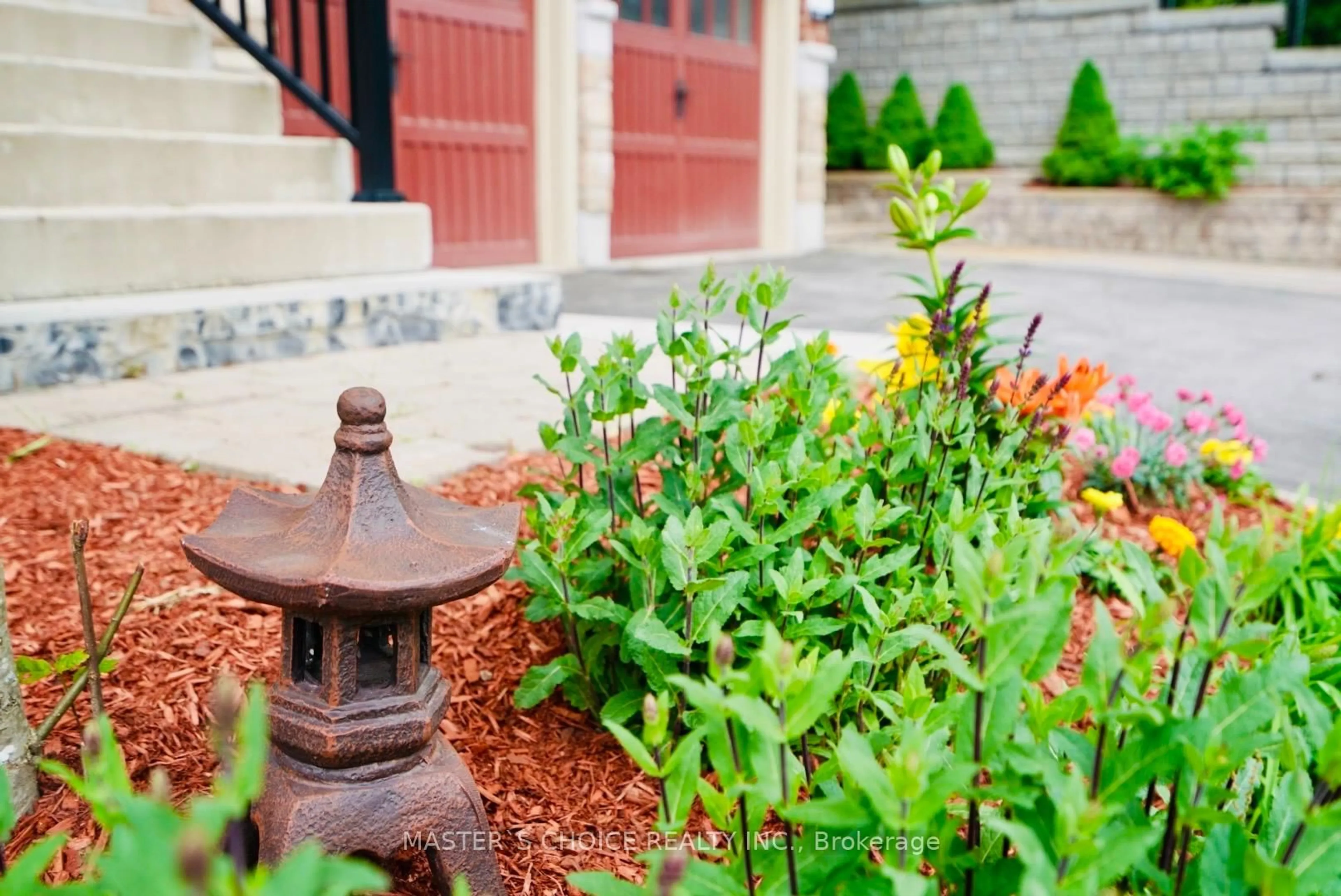 Patio, street for 233 Butternut Ridge Tr, Aurora Ontario L4G 3P1