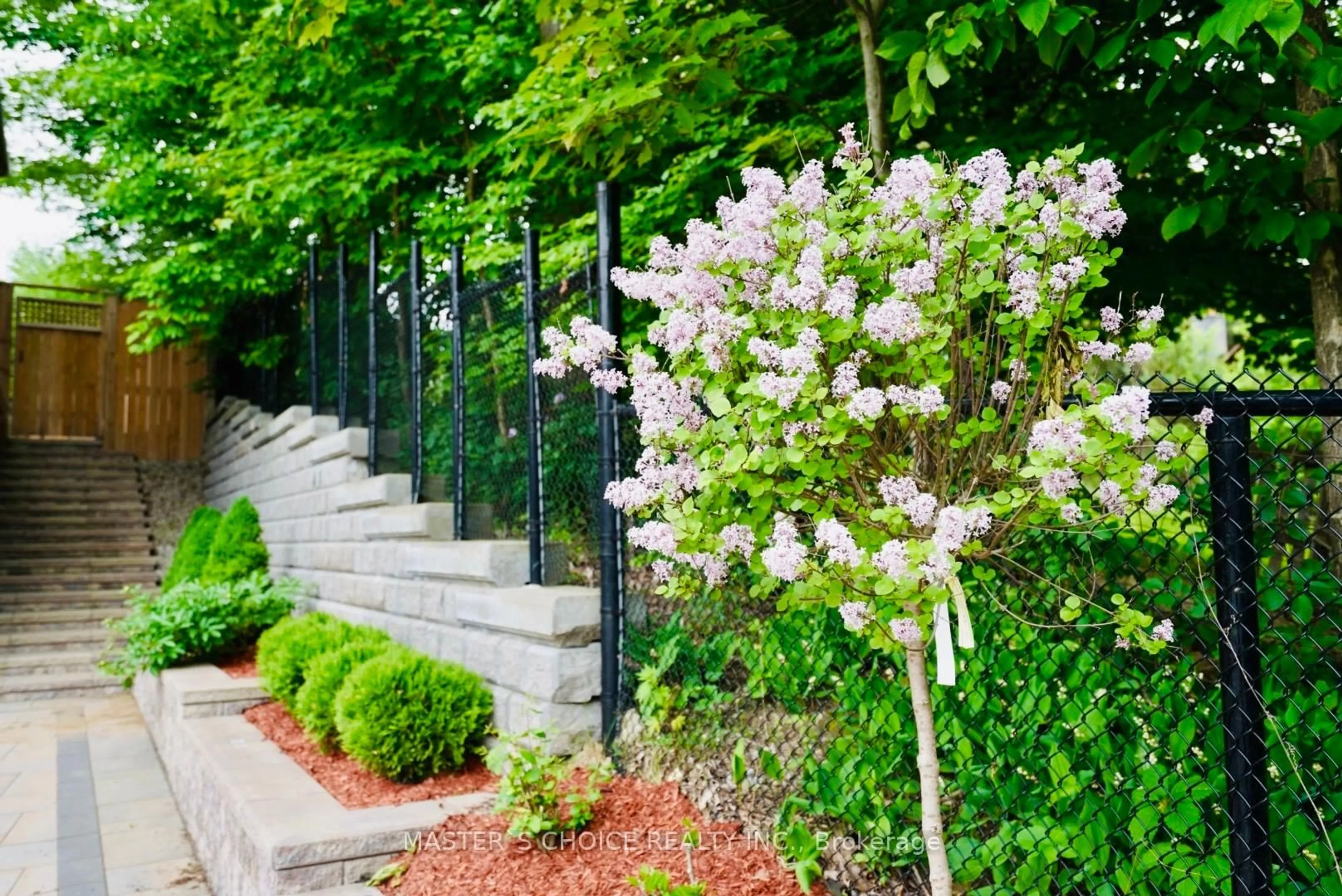 Unknown for 233 Butternut Ridge Tr, Aurora Ontario L4G 3P1