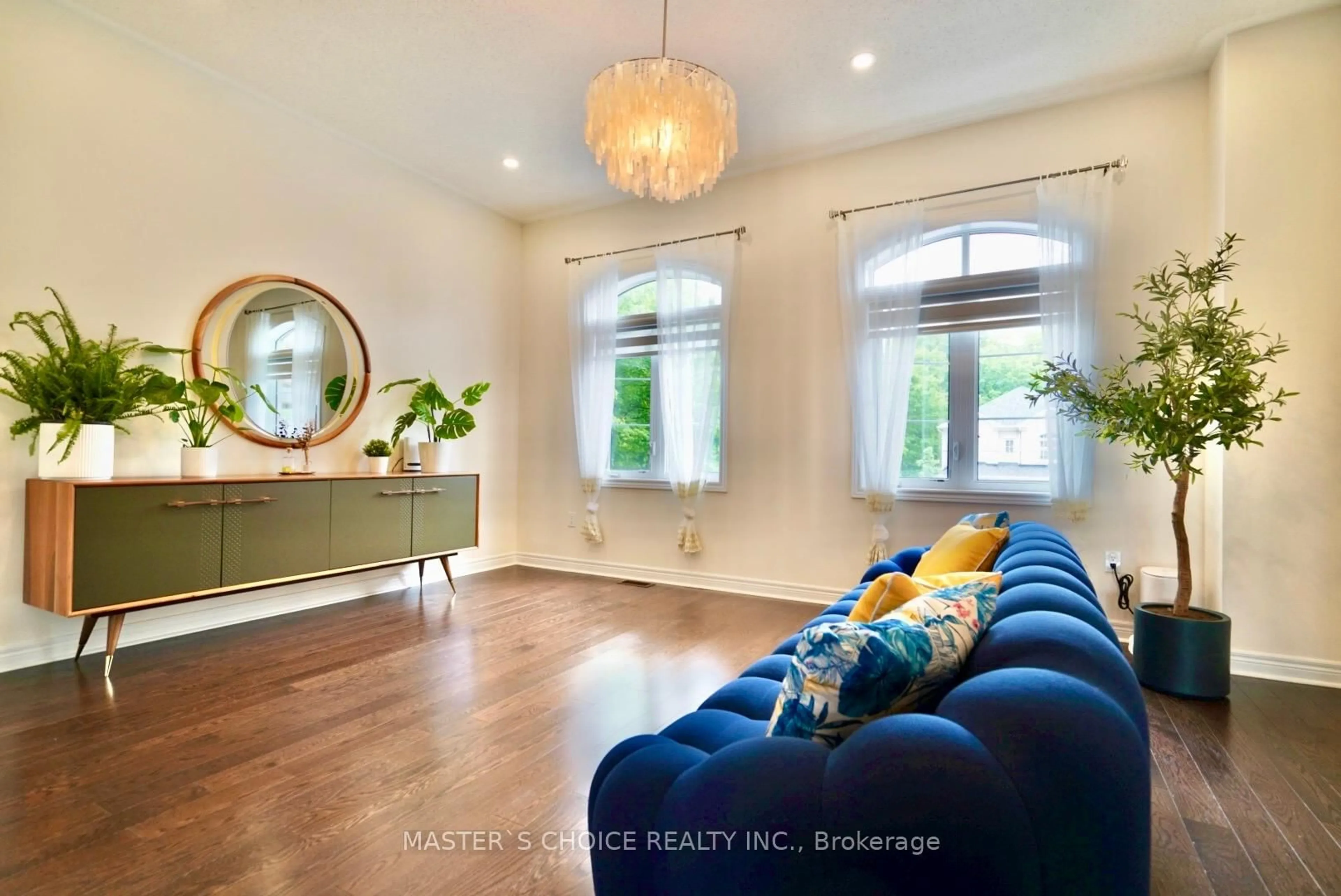 Living room with furniture, unknown for 233 Butternut Ridge Tr, Aurora Ontario L4G 3P1
