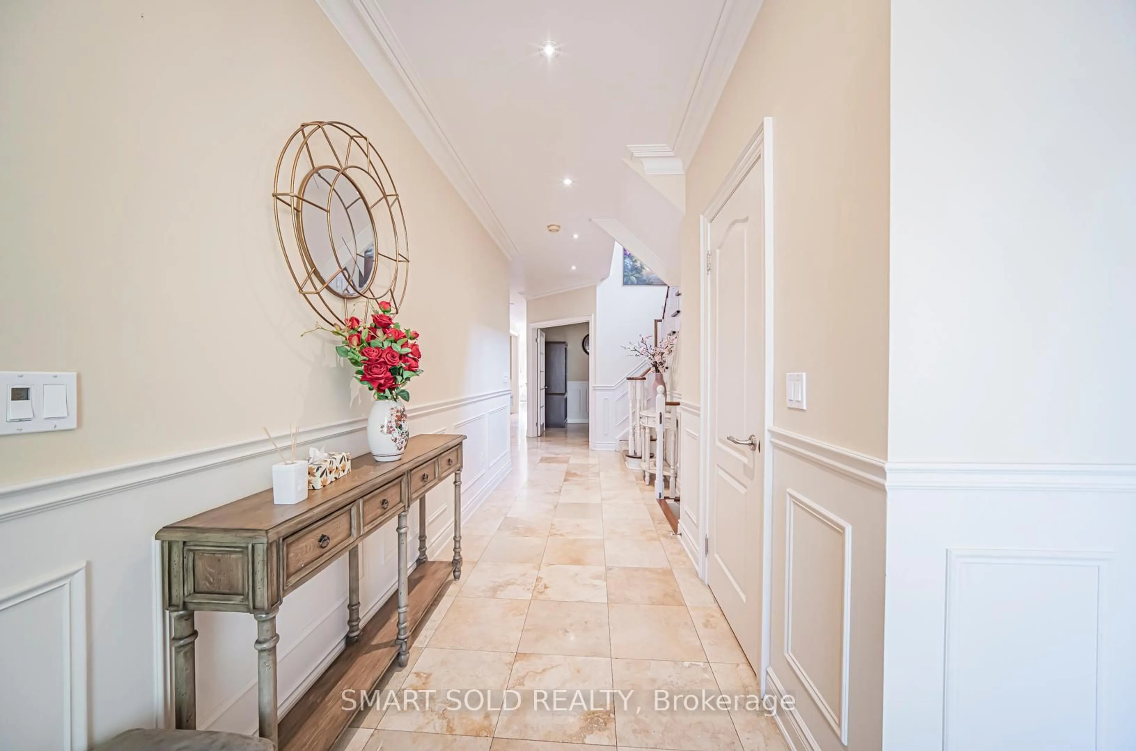 Indoor foyer for 51 Dewpoint Rd, Vaughan Ontario L4J 9E1