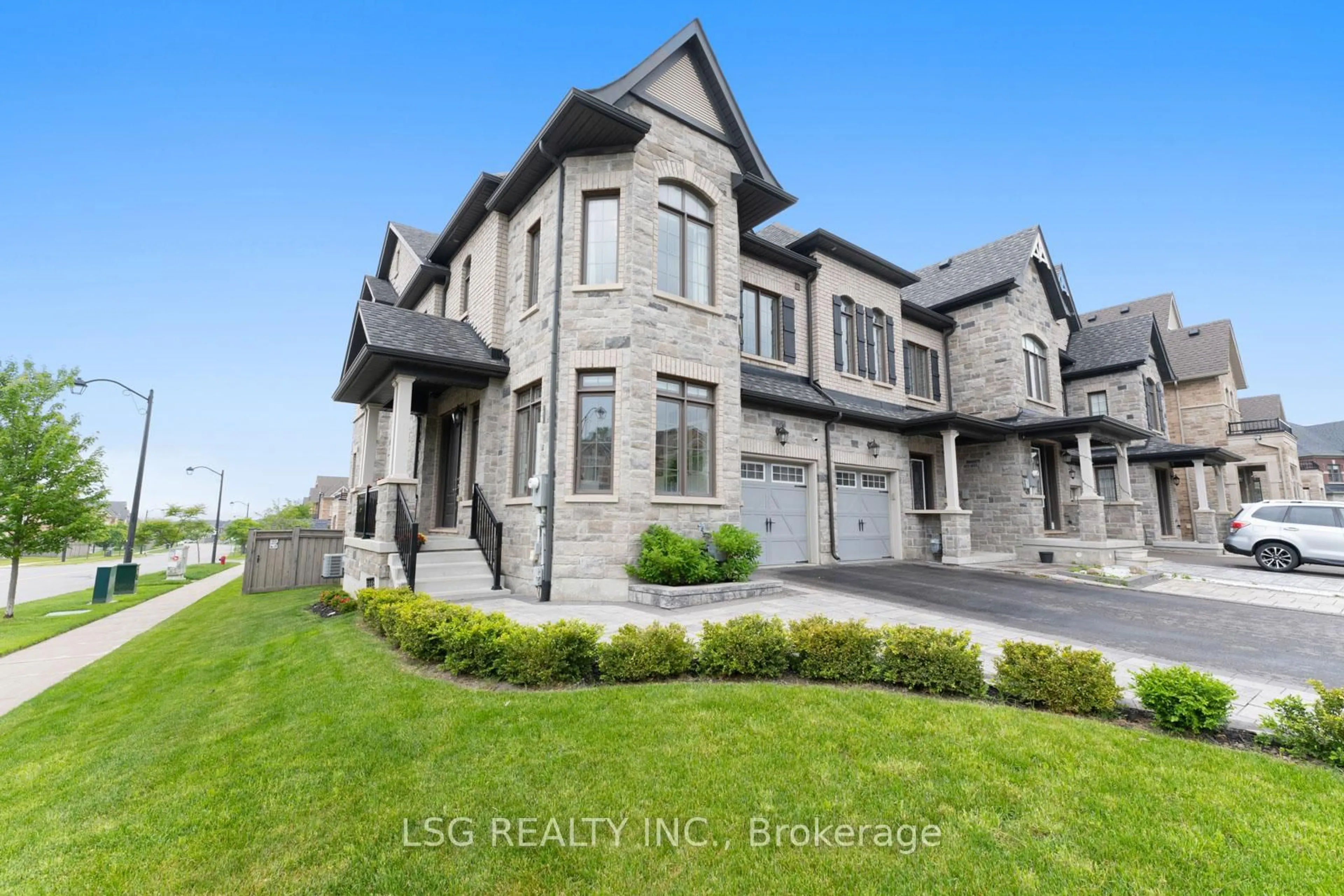 Unknown for 312 Roy Harper Ave, Aurora Ontario L4G 1A6