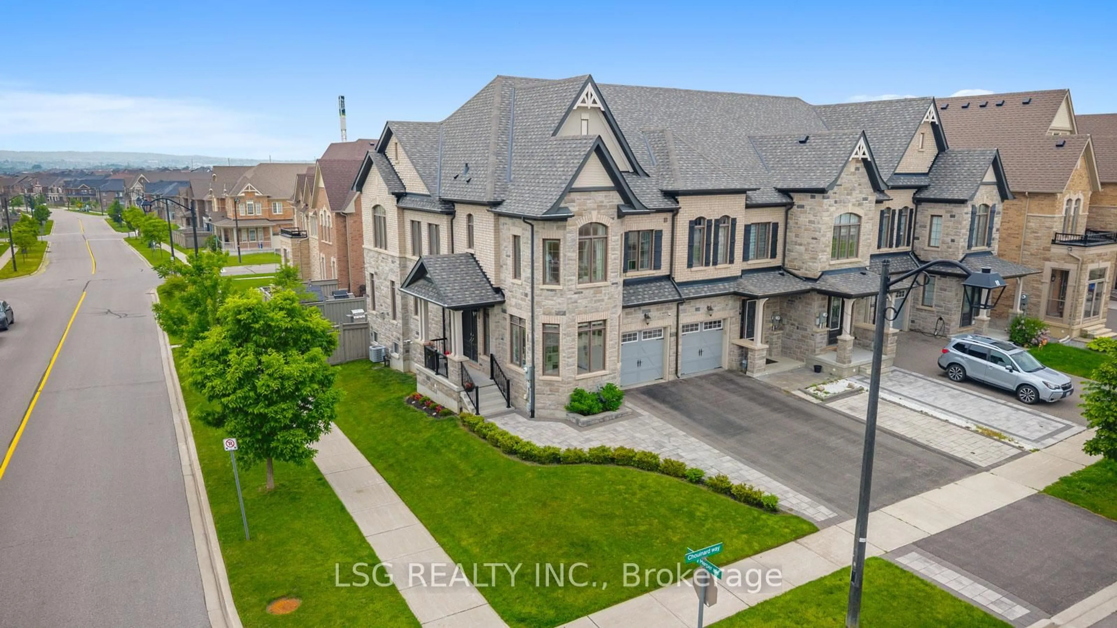 A pic from outside/outdoor area/front of a property/back of a property/a pic from drone, unknown for 312 Roy Harper Ave, Aurora Ontario L4G 1A6