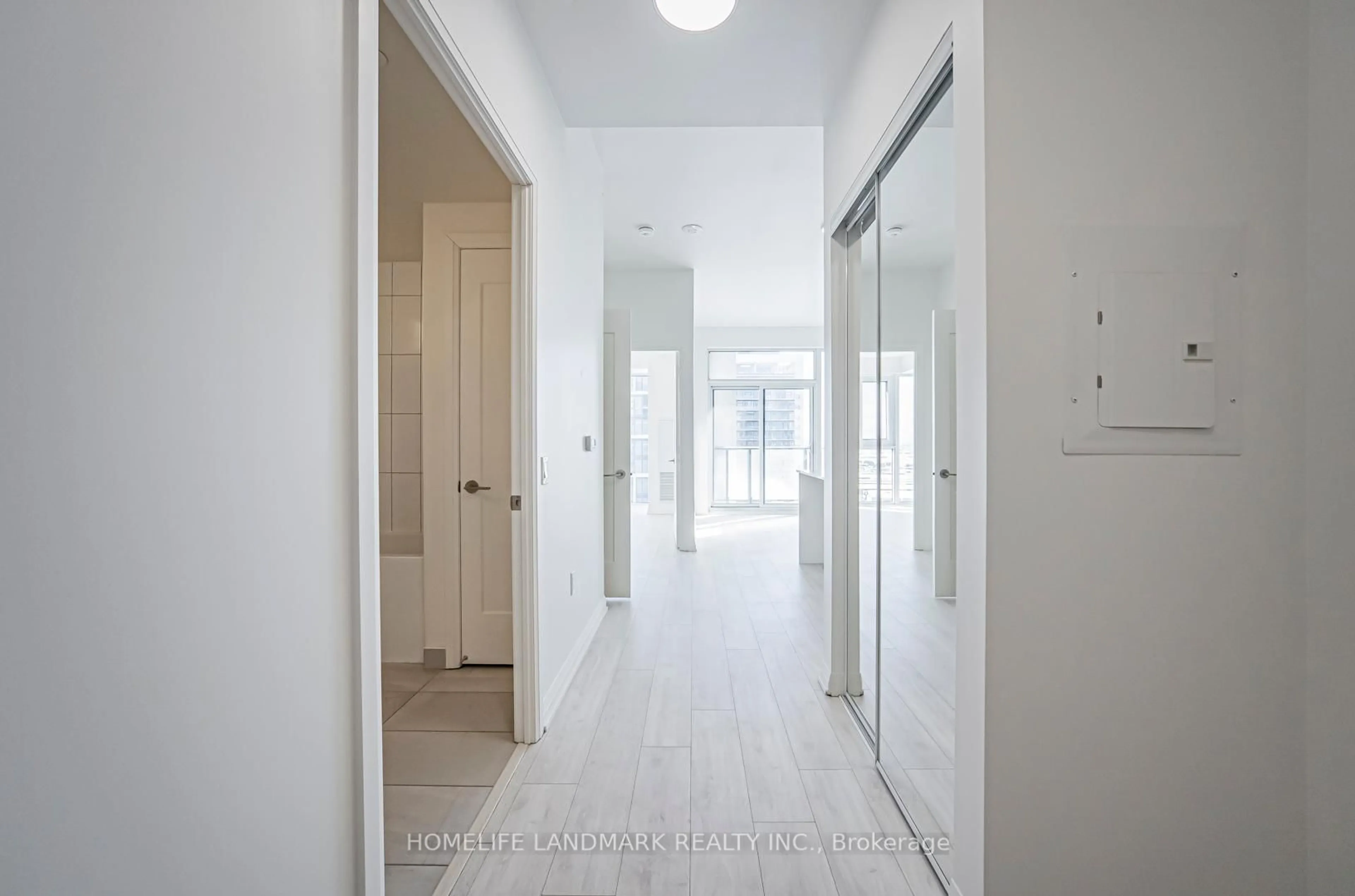 Indoor entryway for 9000 Jane St #2304, Vaughan Ontario L4K 0M6