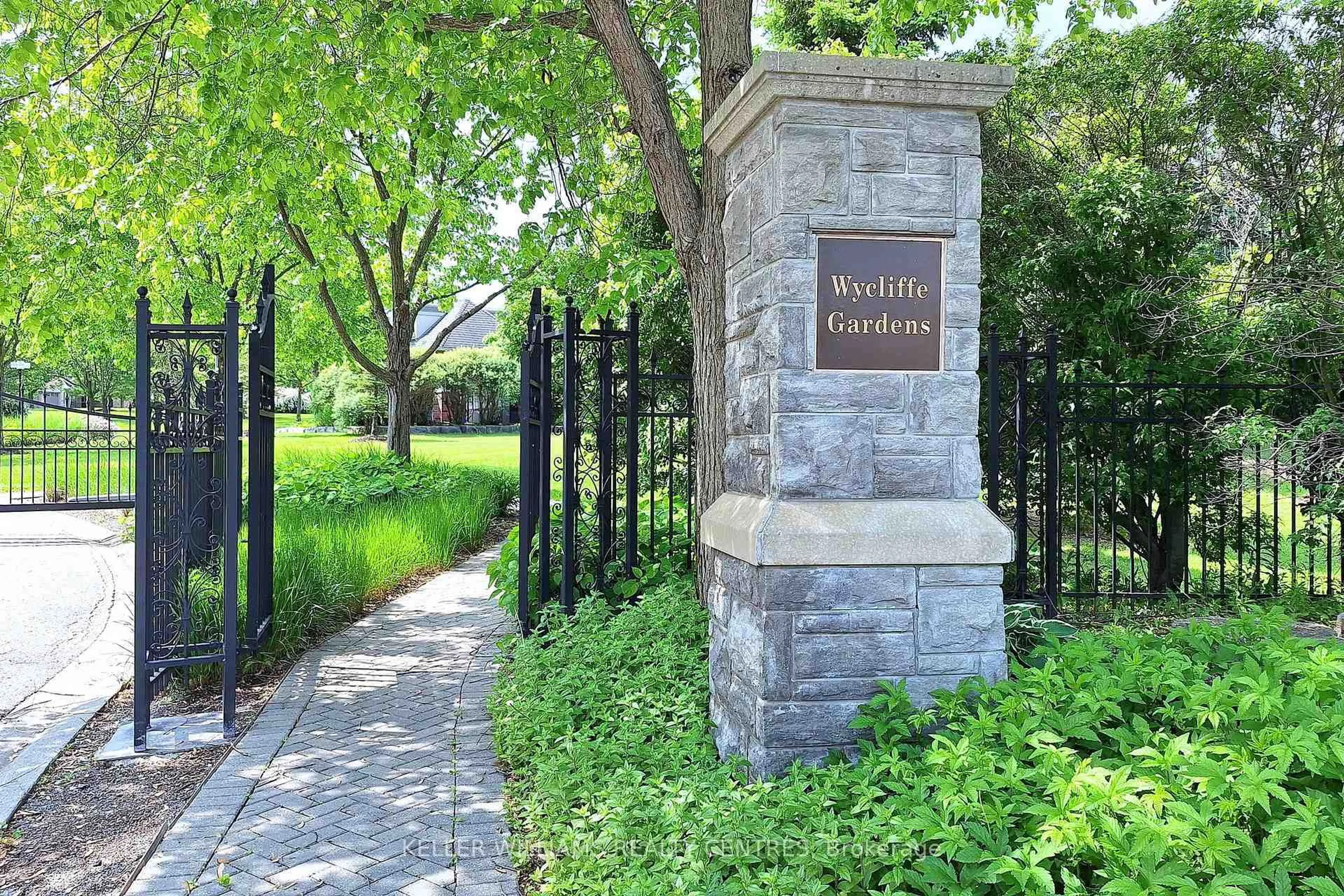 Unknown for 29 Tucker Crt, Aurora Ontario L4G 7T2