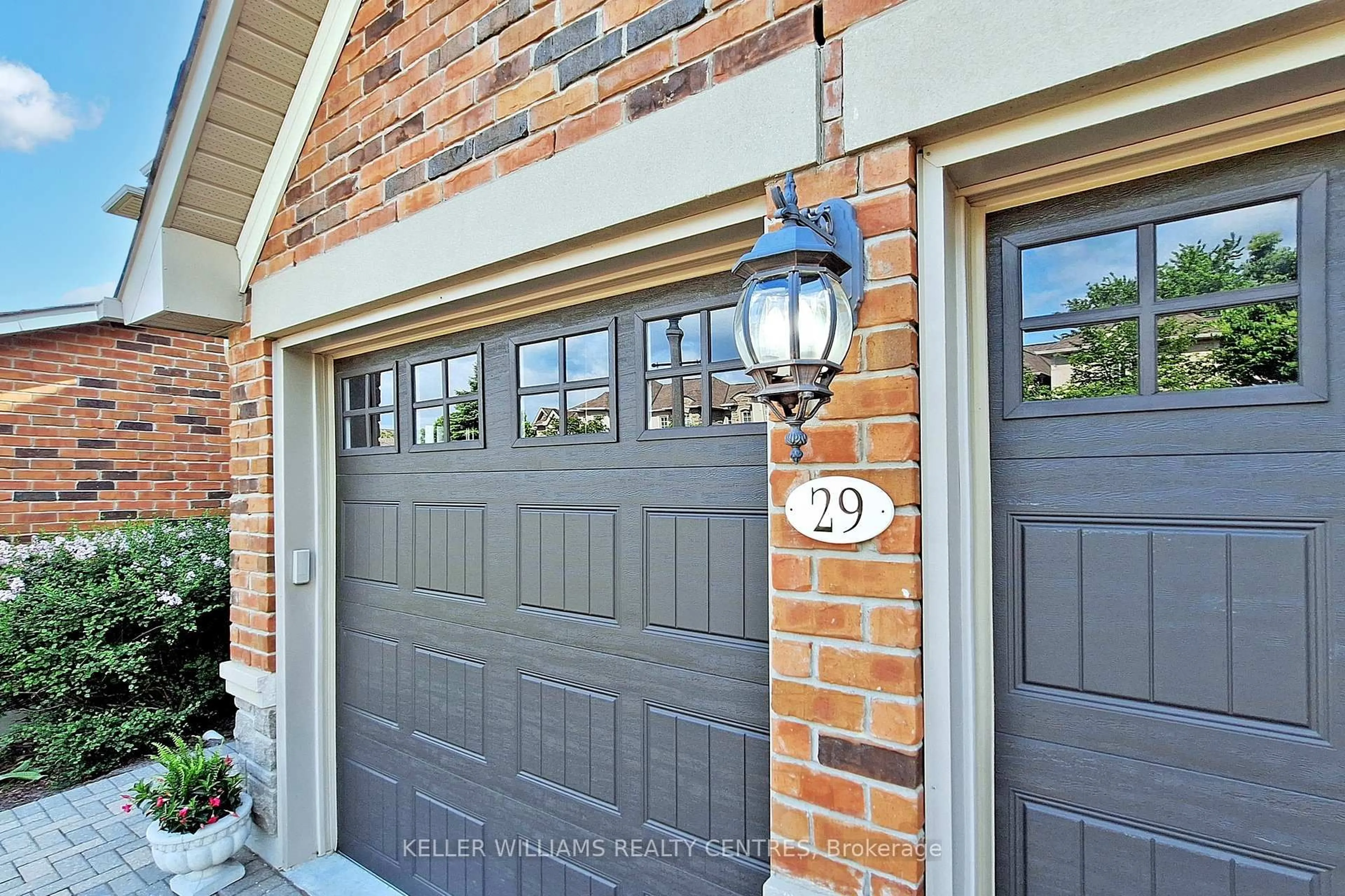 Home with brick exterior material, street for 29 Tucker Crt, Aurora Ontario L4G 7T2