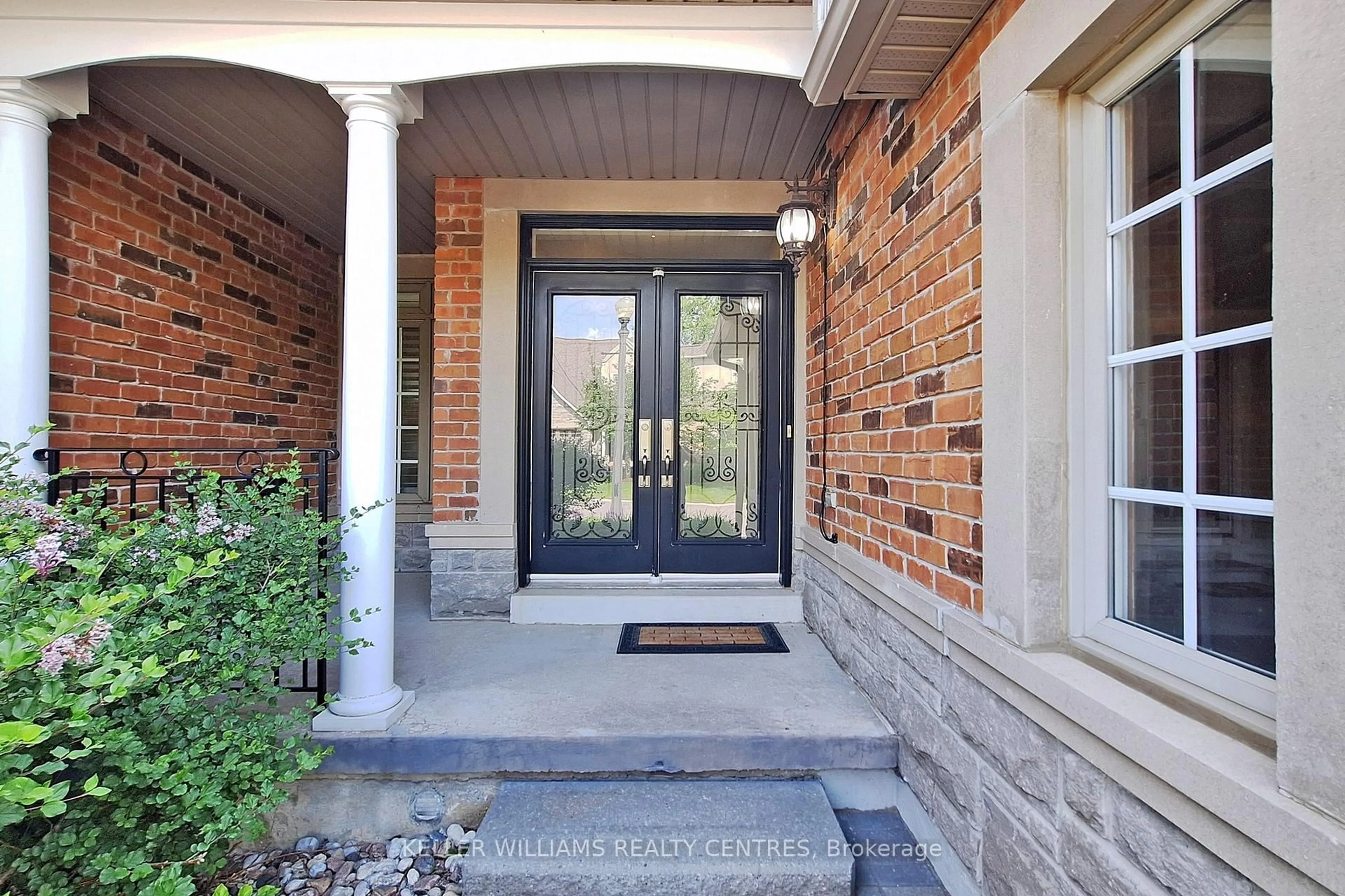 Indoor entryway for 29 Tucker Crt, Aurora Ontario L4G 7T2