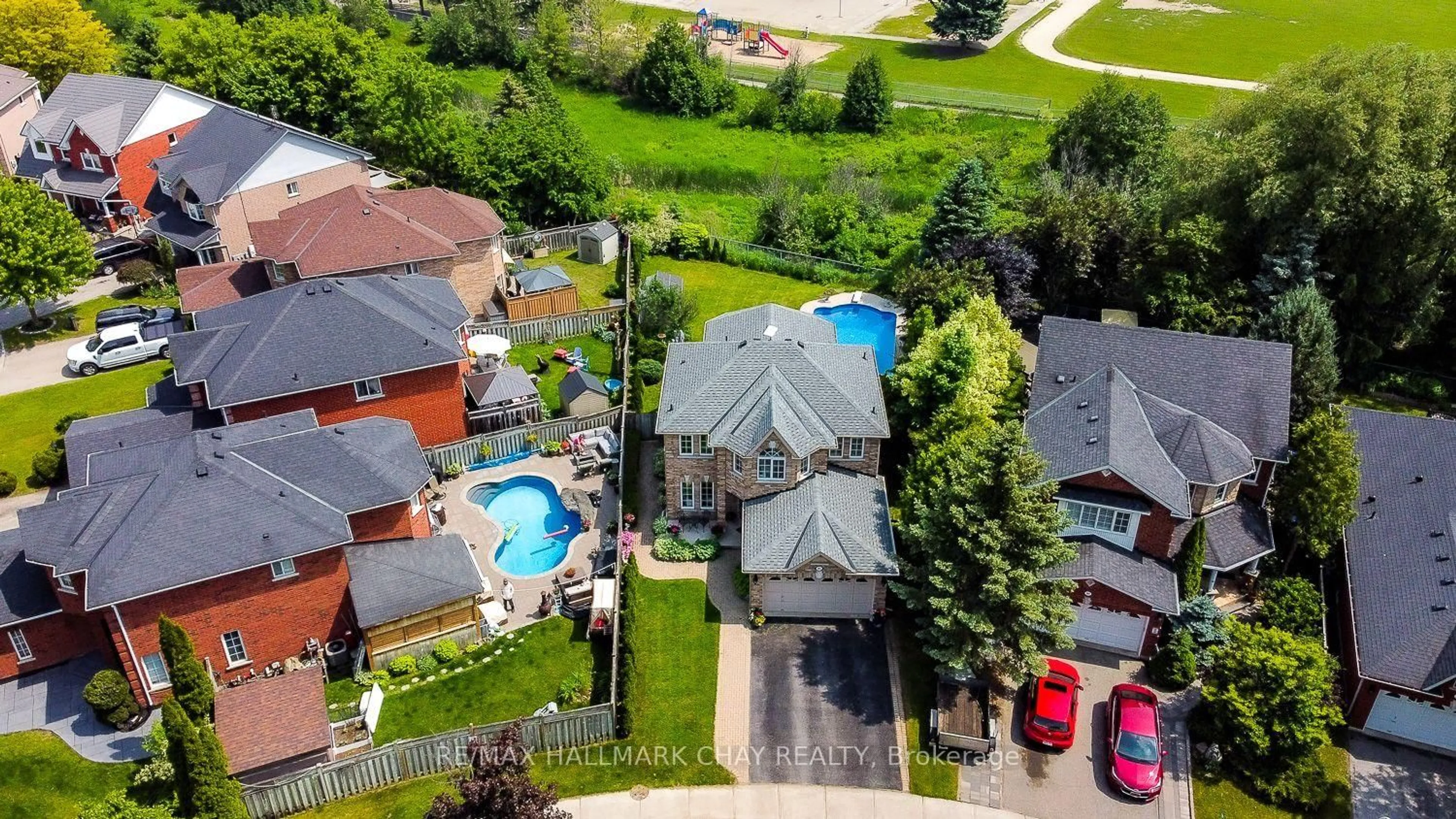 A pic from outside/outdoor area/front of a property/back of a property/a pic from drone, unknown for 295 Tupper Blvd, New Tecumseth Ontario L9R 1Z6