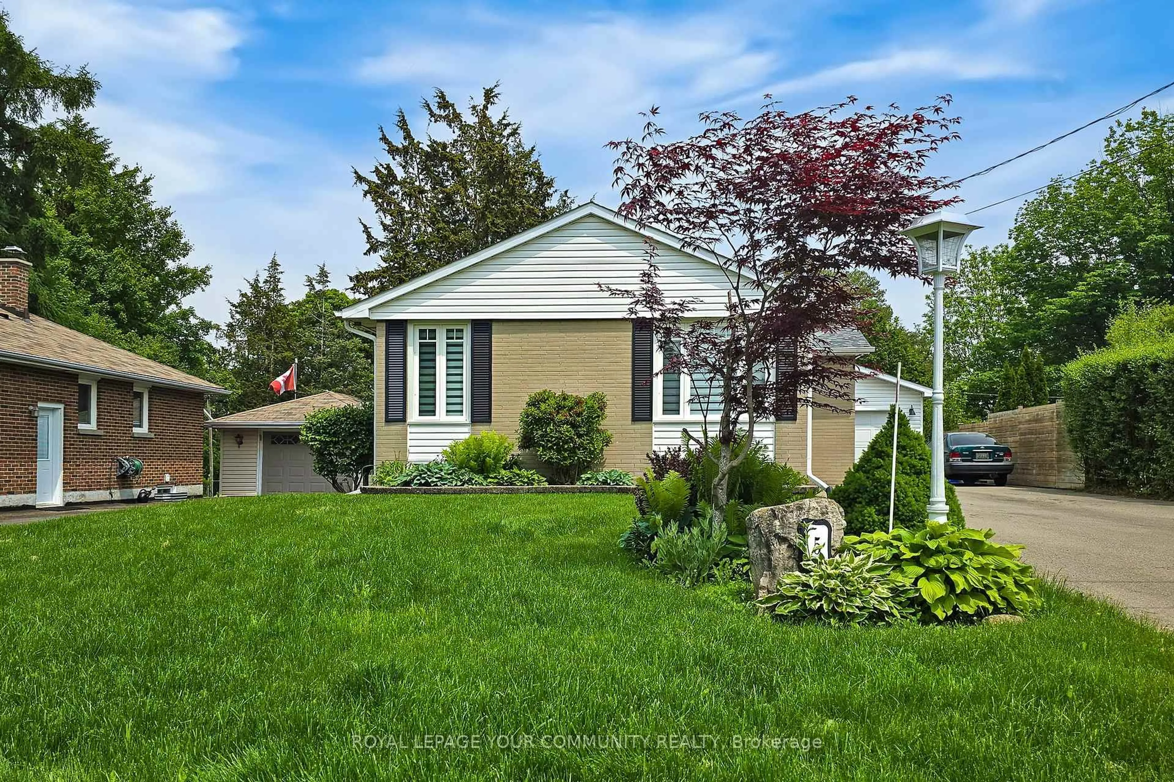 Home with vinyl exterior material, street for 5 Wenderly Dr, Aurora Ontario L4G 1V2