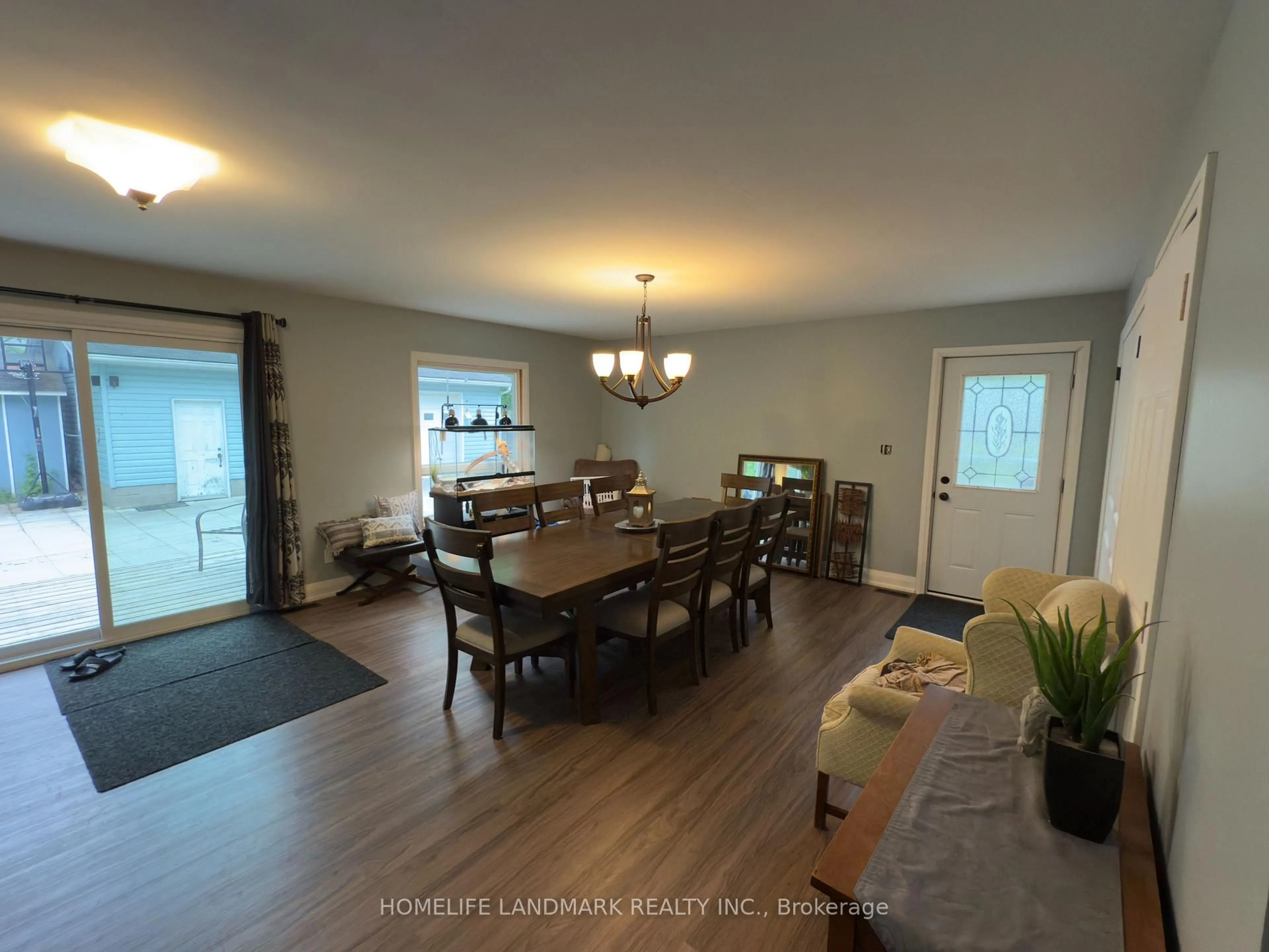 Dining room, wood/laminate floor for 39 Lakeside Dr, Innisfil Ontario L9S 2T8