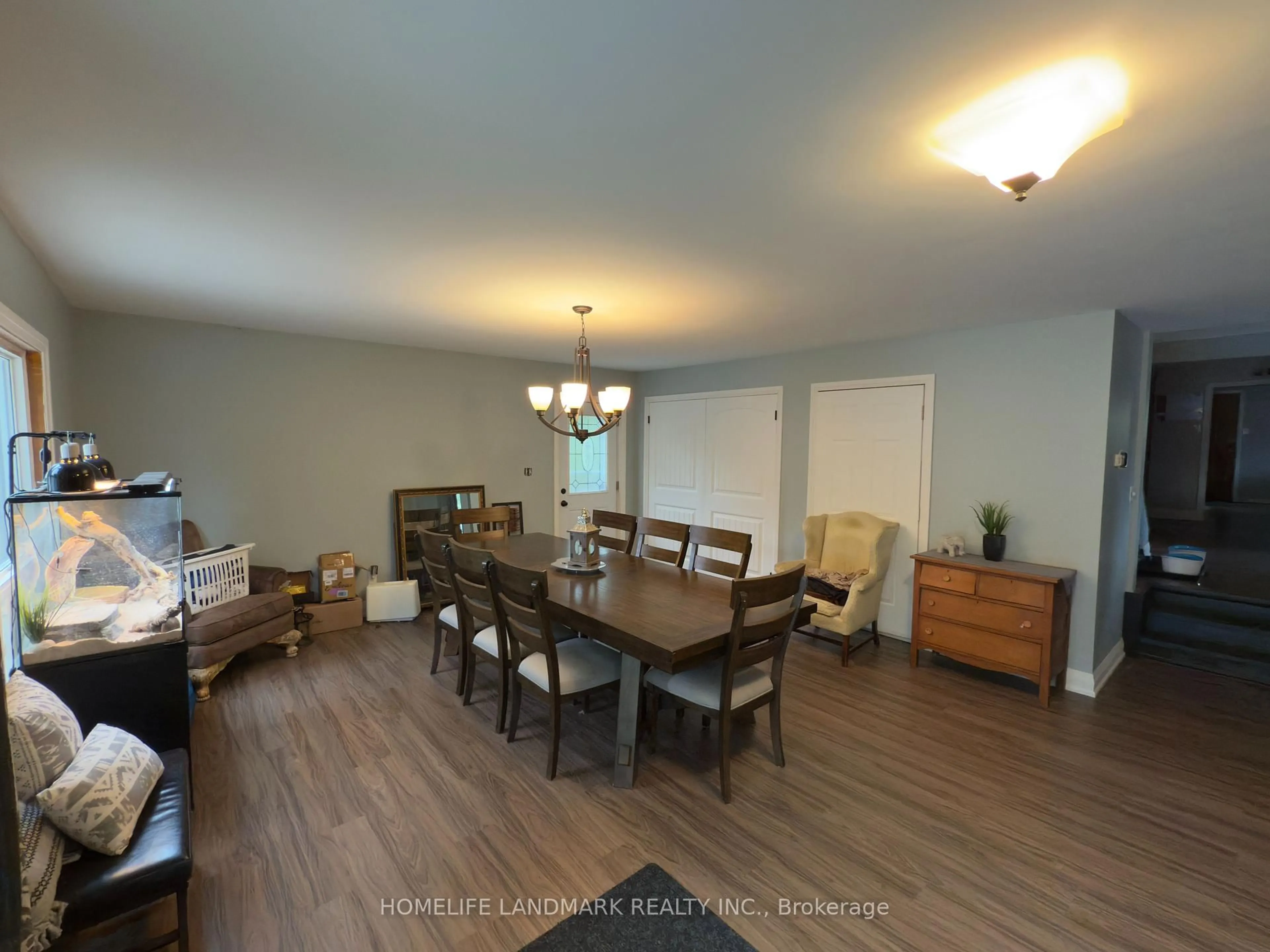 Dining room, wood/laminate floor for 39 Lakeside Dr, Innisfil Ontario L9S 2T8