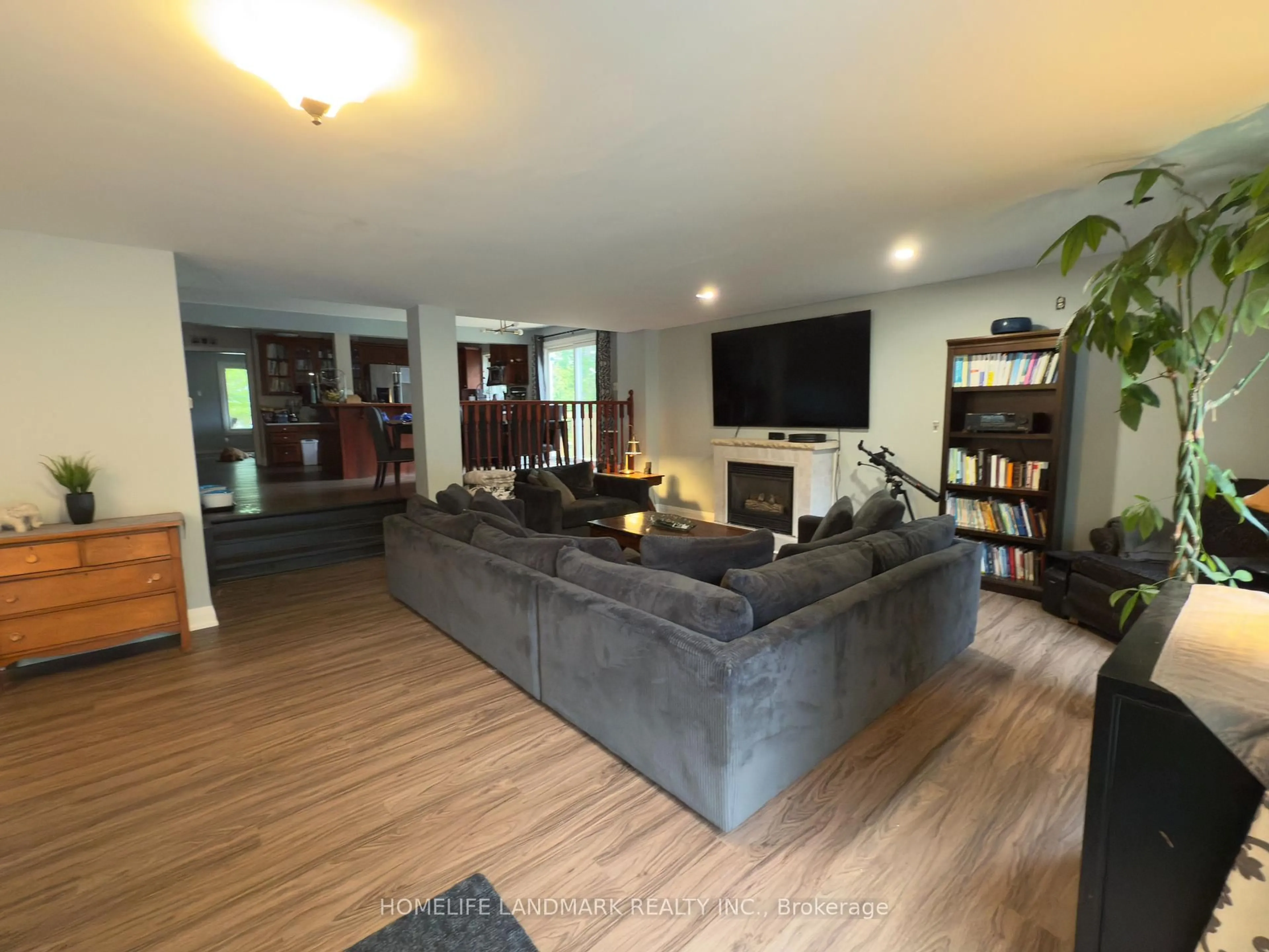 Living room with furniture, wood/laminate floor for 39 Lakeside Dr, Innisfil Ontario L9S 2T8