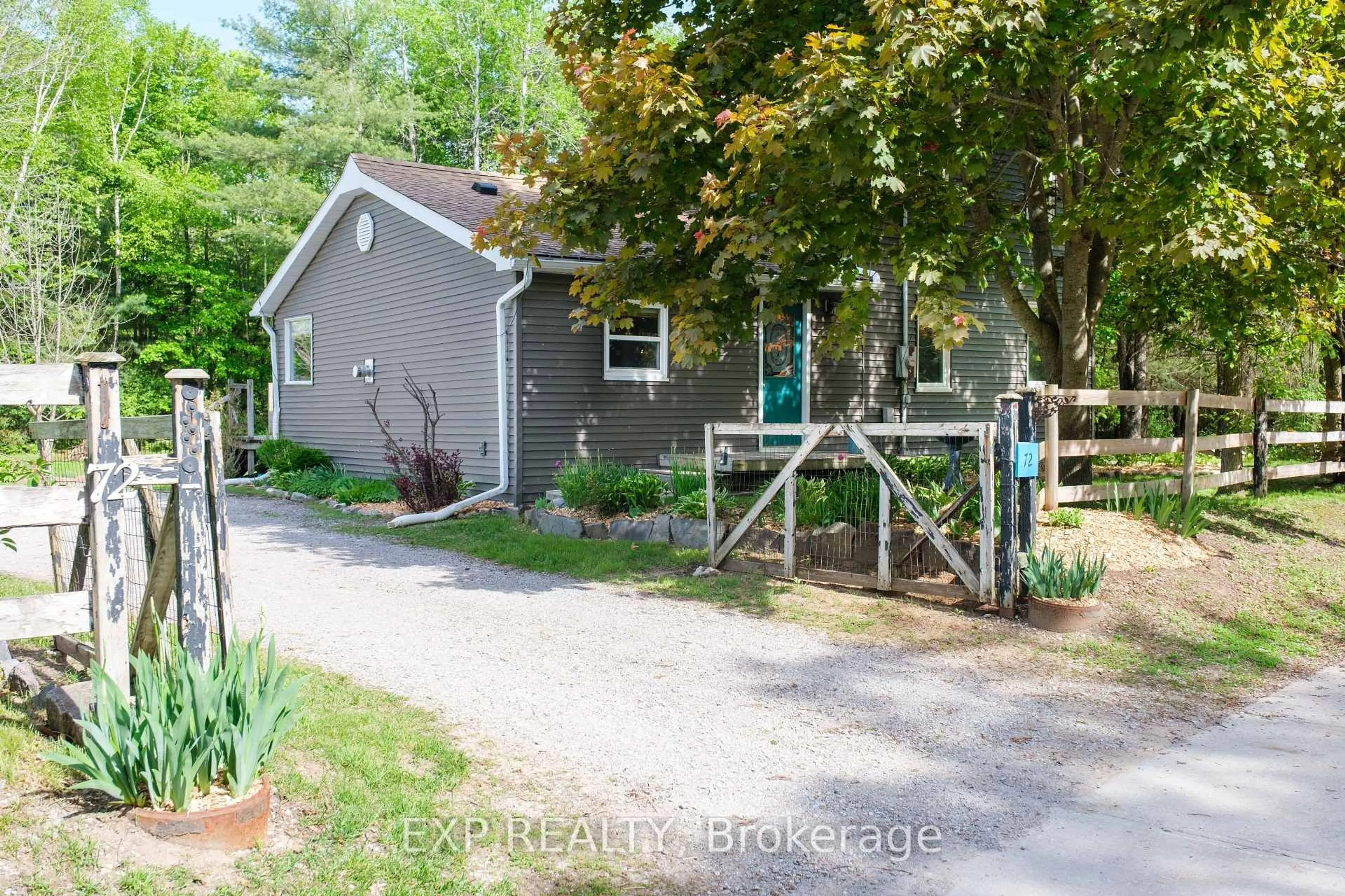 Unknown for 72 Station Rd, Georgina Ontario L0E 1N0