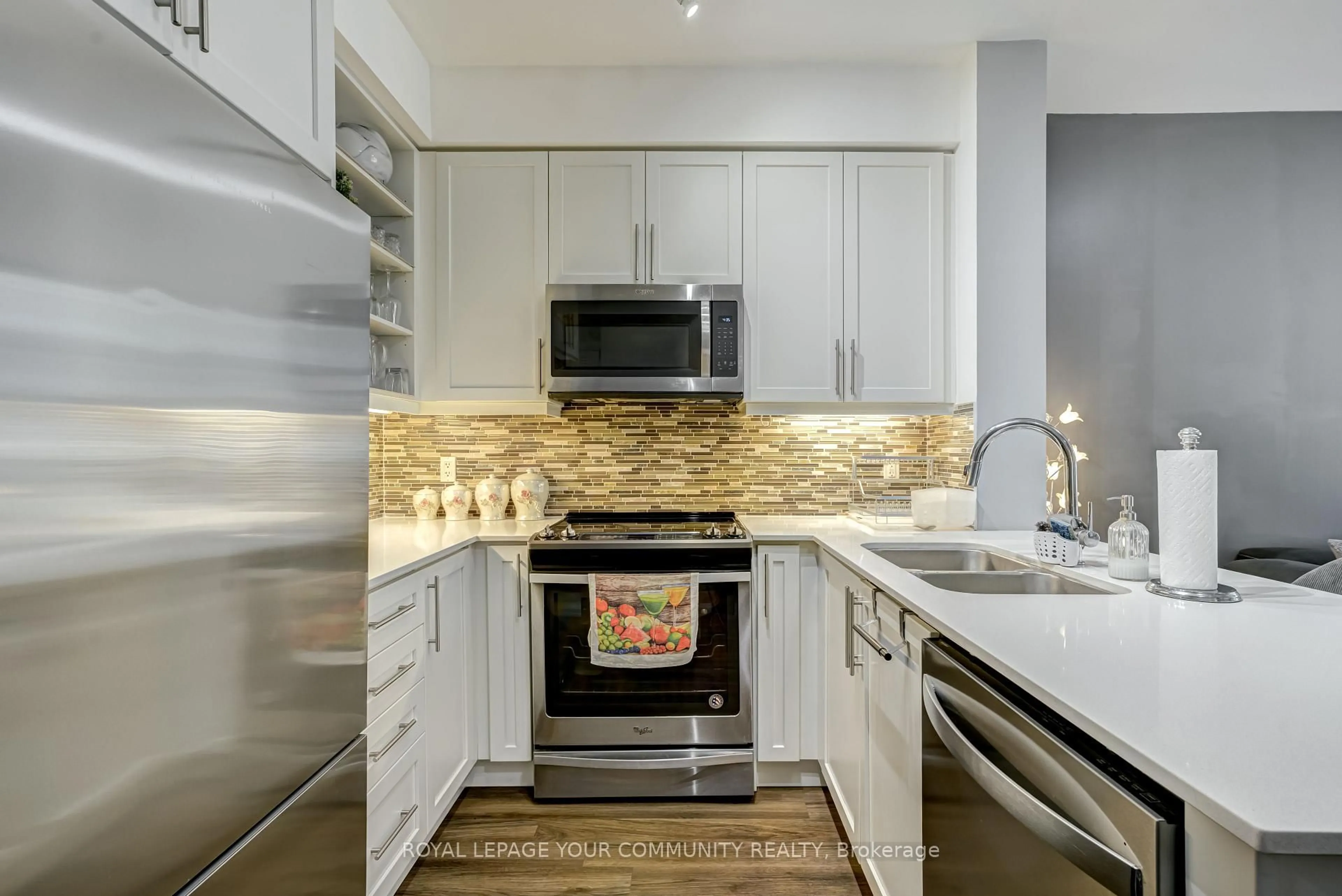 Contemporary kitchen, ceramic/tile floor for 65 Oneida Cres #109, Richmond Hill Ontario L4B 0G9