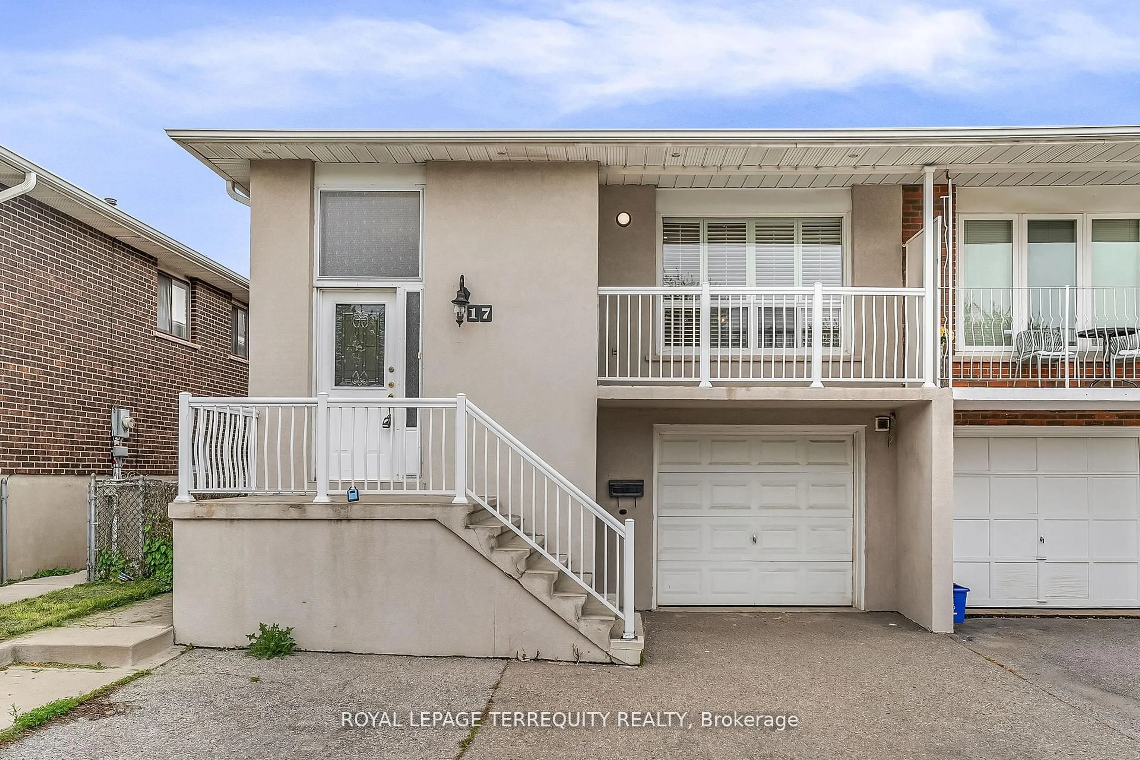 Home with vinyl exterior material, street for 17 Agincourt Rd, Vaughan Ontario L4L 2Z7