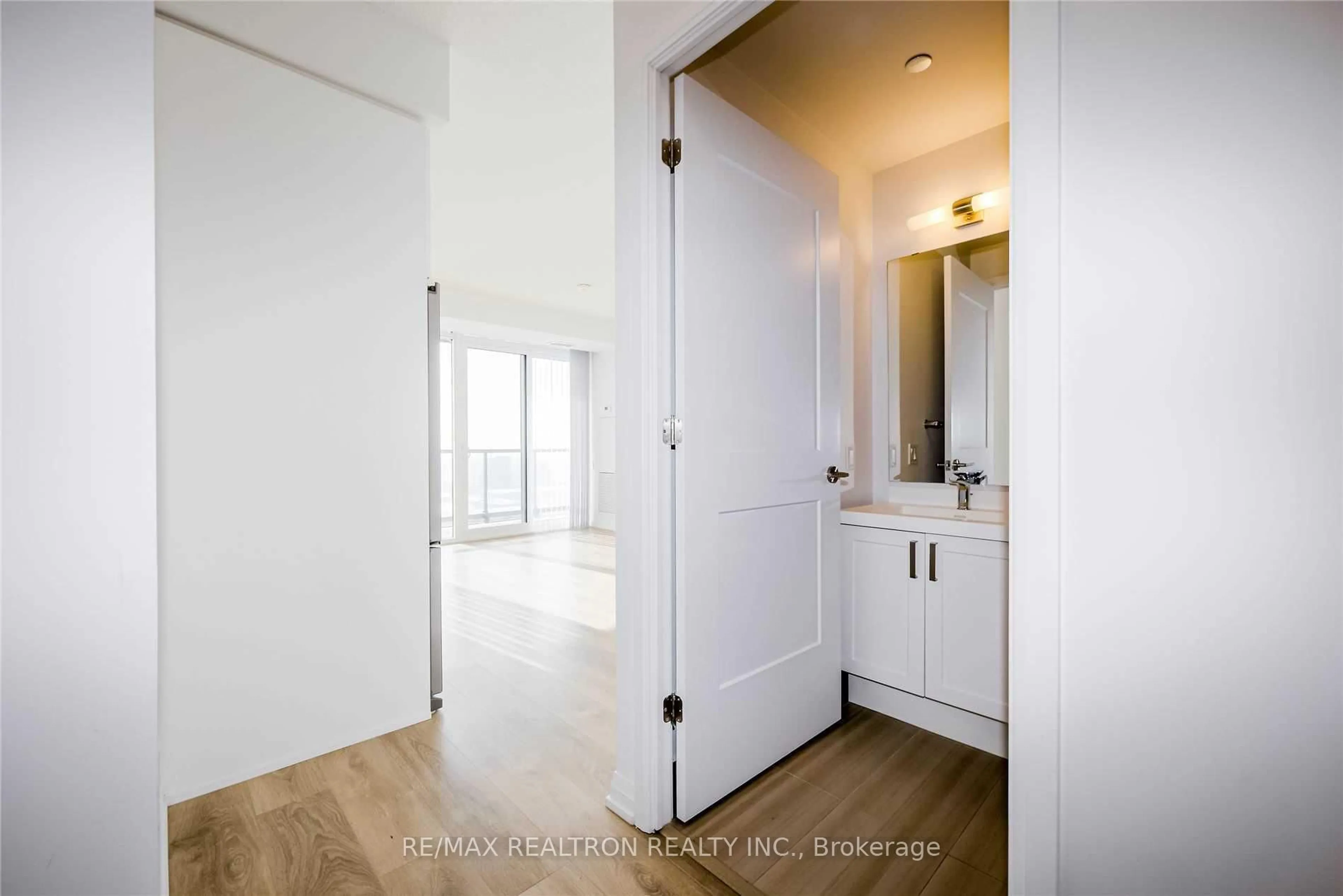 Indoor entryway for 7895 Jane St #2606, Vaughan Ontario L4K 0K2
