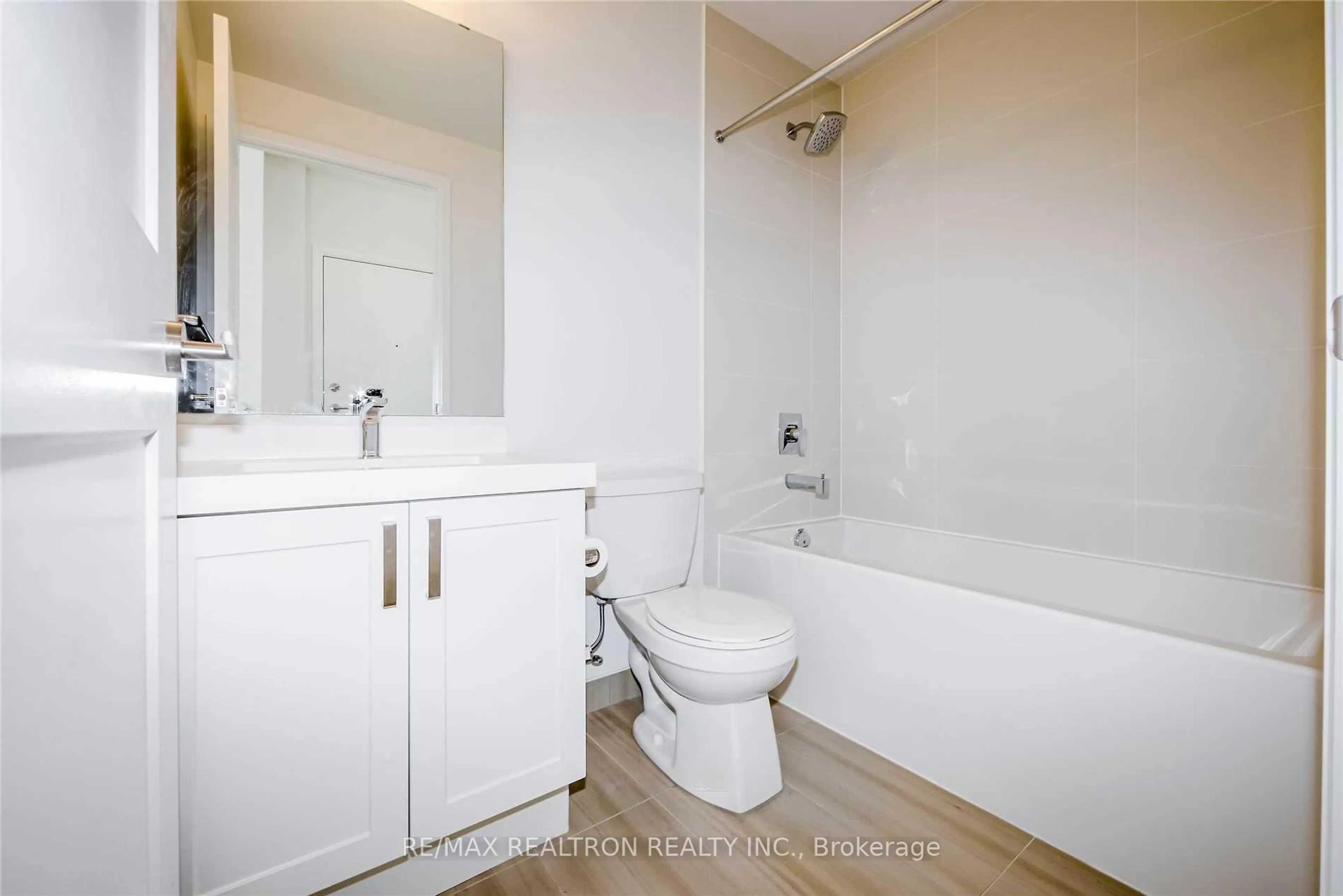 Standard bathroom, unknown for 7895 Jane St #2606, Vaughan Ontario L4K 0K2