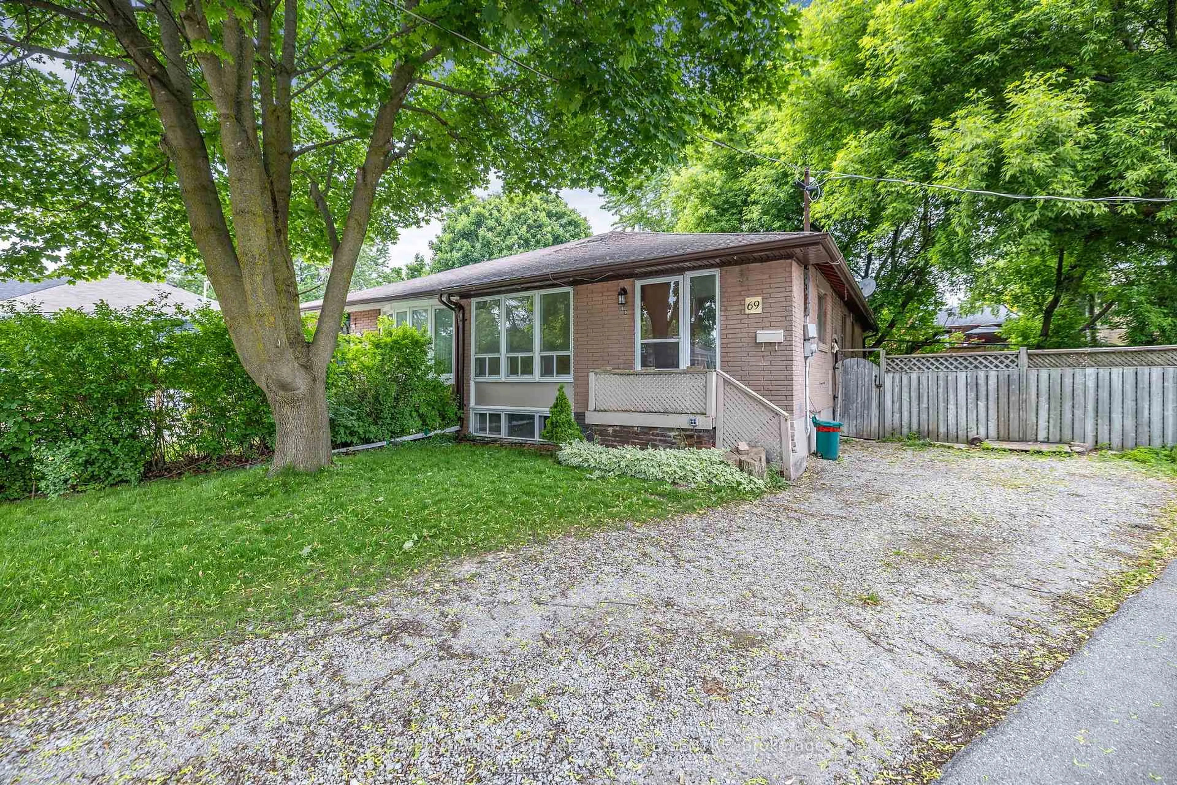 Shed for 69 Marlin Crt, Newmarket Ontario L3Y 2W7