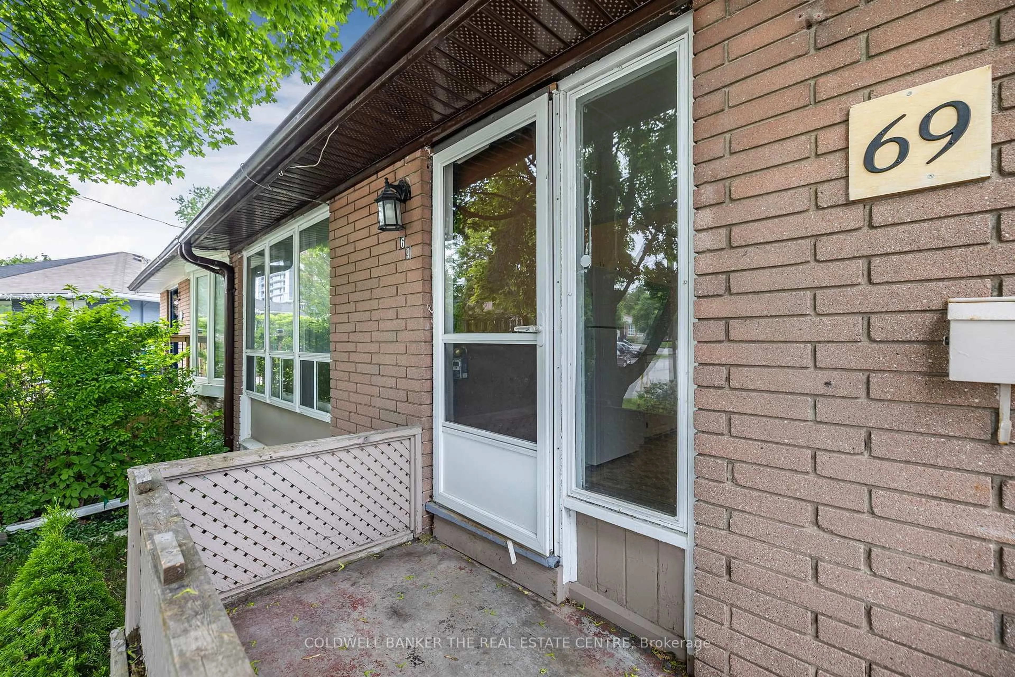 Unknown for 69 Marlin Crt, Newmarket Ontario L3Y 2W7