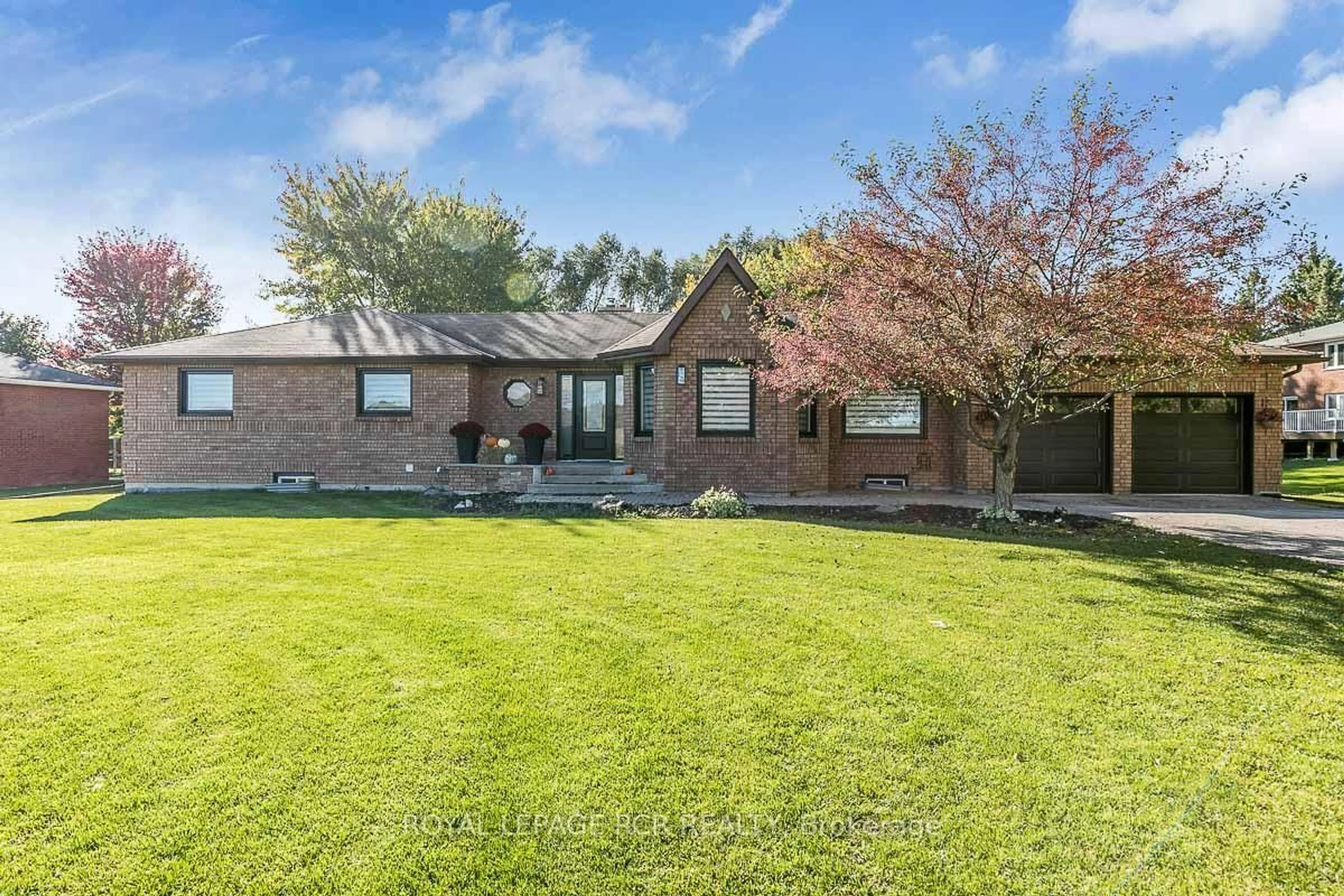 Home with brick exterior material, water/lake/river/ocean view for 4372 10 Sdrd, Bradford West Gwillimbury Ontario L3Z 3V3