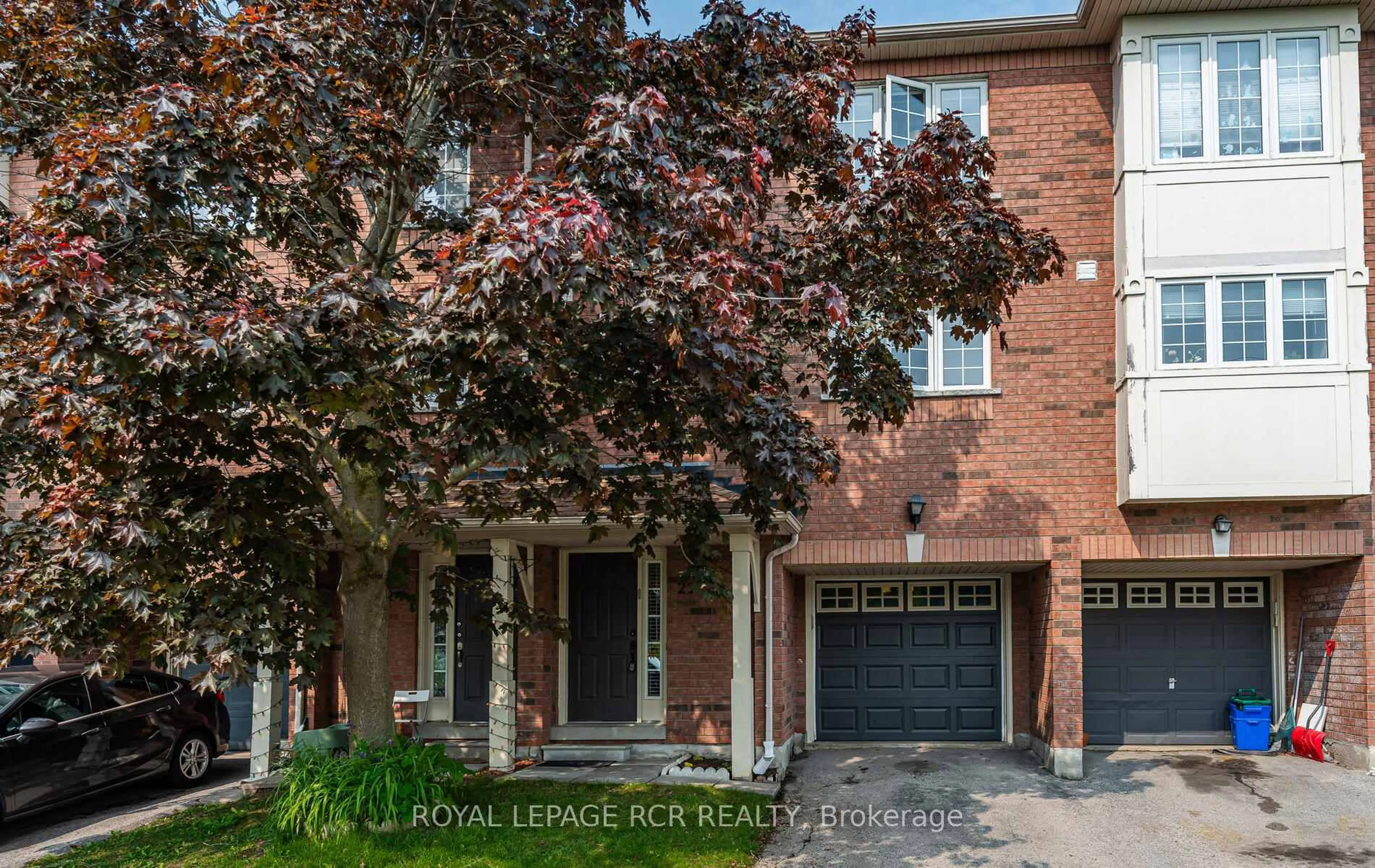 Home with brick exterior material, street for 22 Sandelwood Crt, Aurora Ontario L4G 7M9