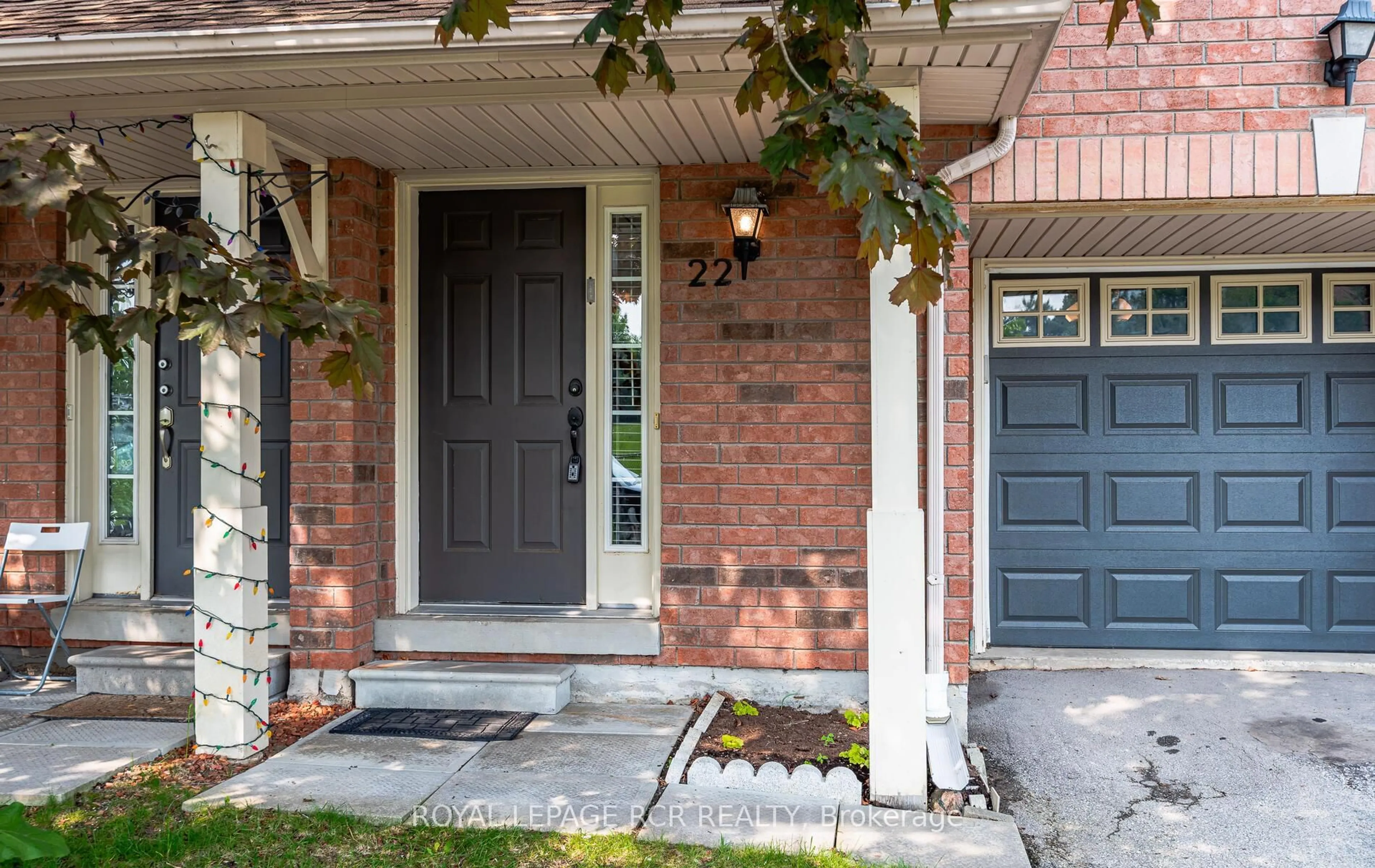 Home with brick exterior material, street for 22 Sandelwood Crt, Aurora Ontario L4G 7M9