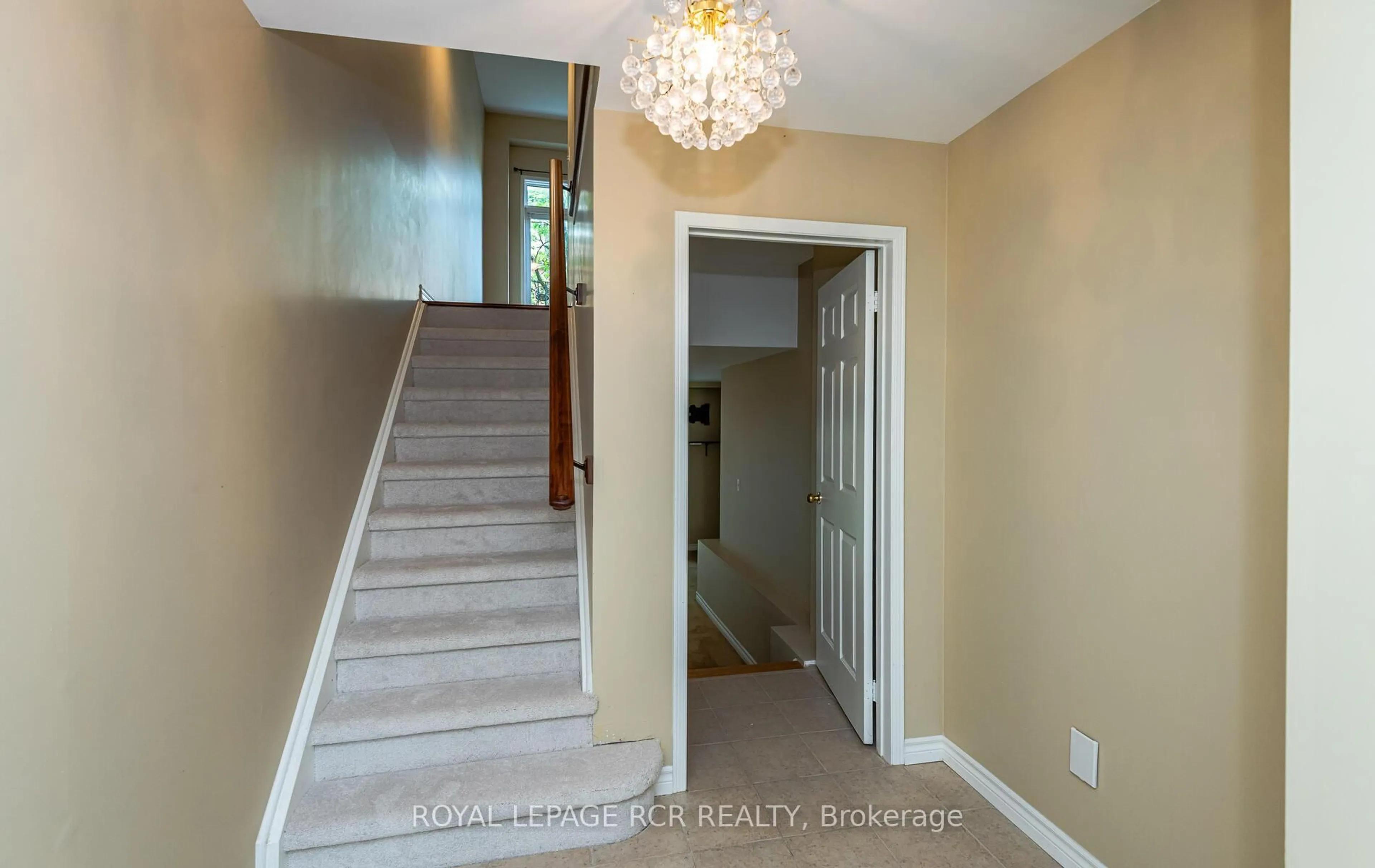 Unknown for 22 Sandelwood Crt, Aurora Ontario L4G 7M9