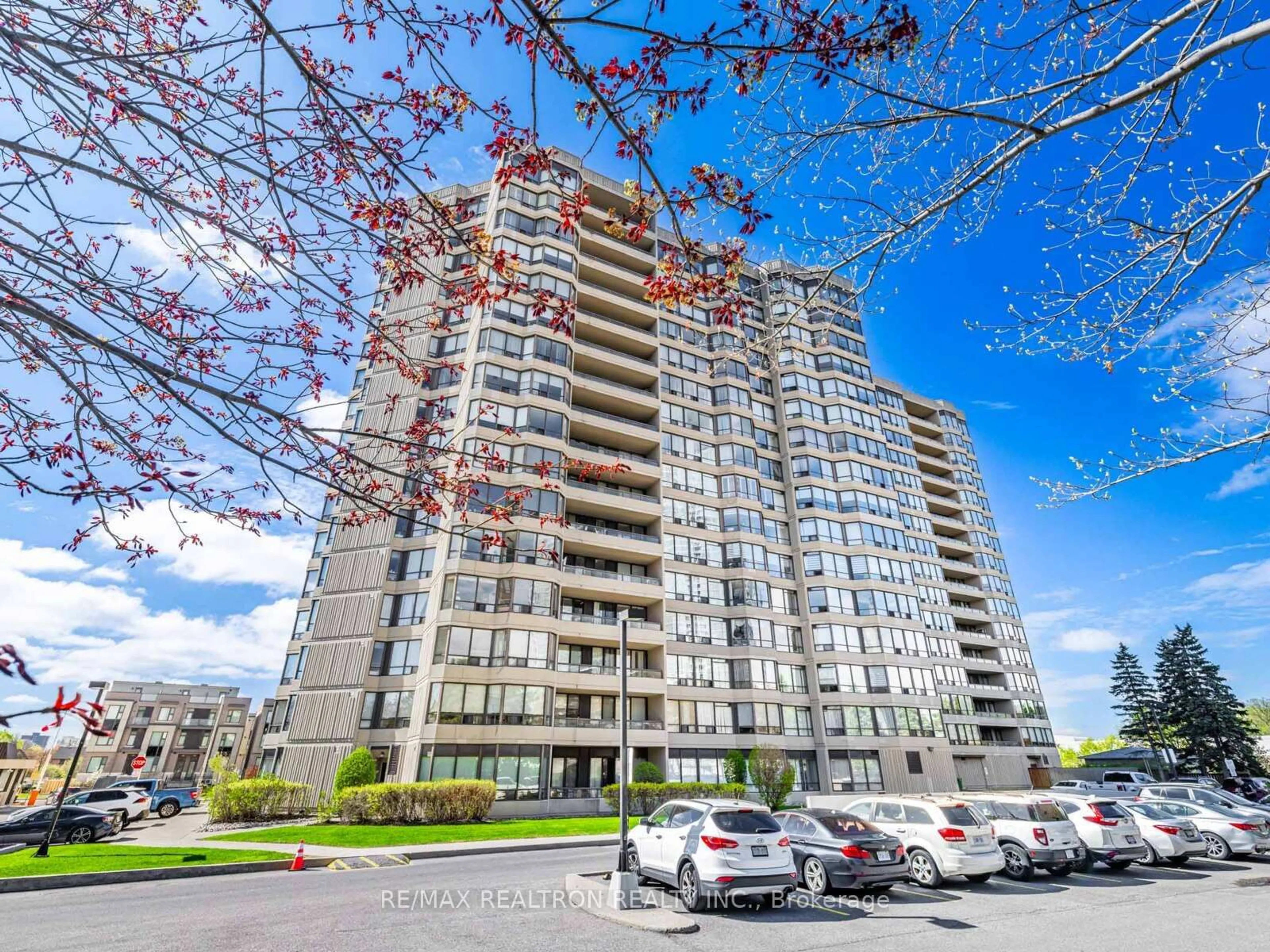 A pic from outside/outdoor area/front of a property/back of a property/a pic from drone, unknown for 7420 Bathurst St #1611, Vaughan Ontario L4J 6X4