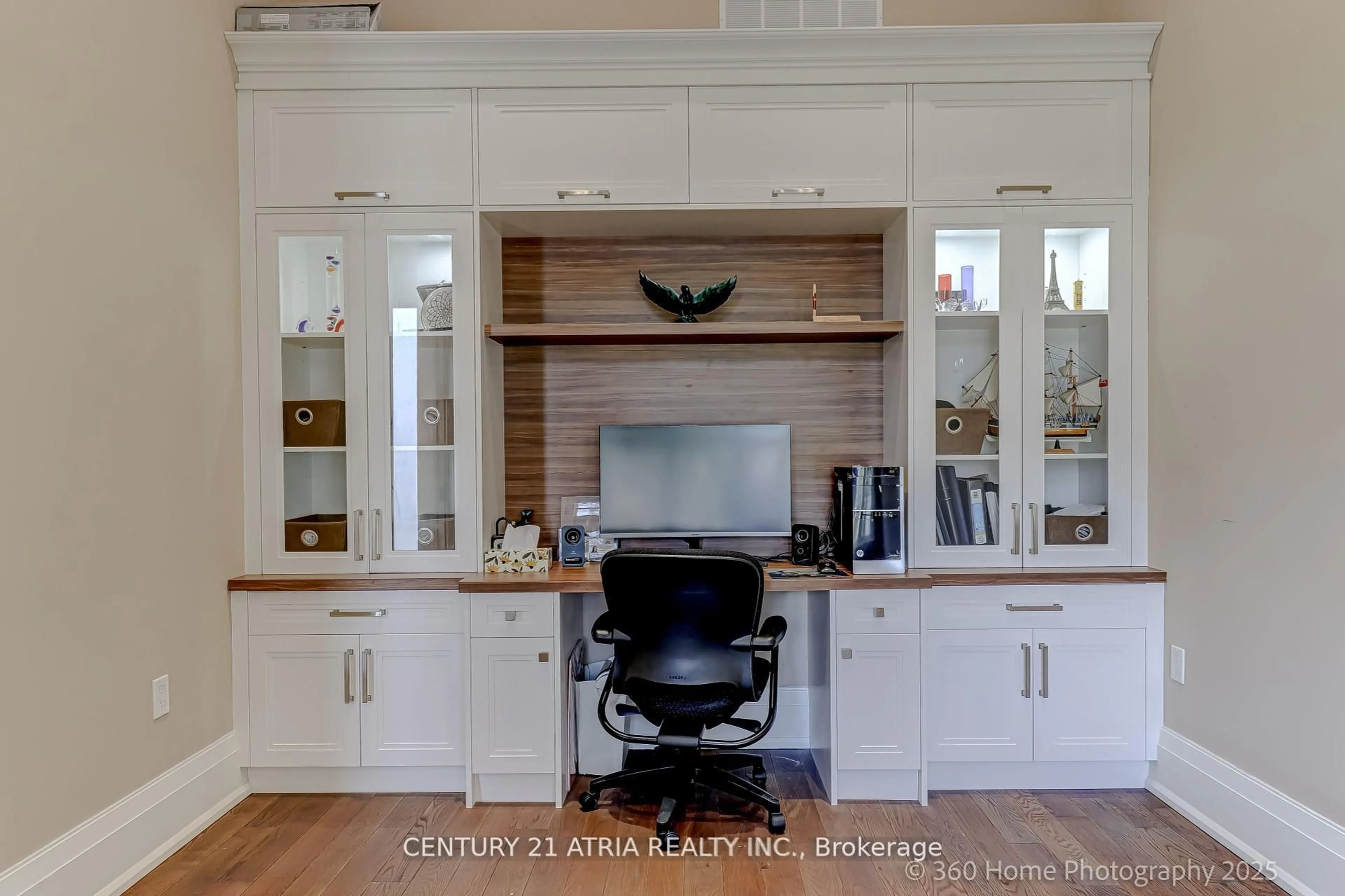 Open concept kitchen, unknown for 101 Spruce Ave, Richmond Hill Ontario L4C 6V9
