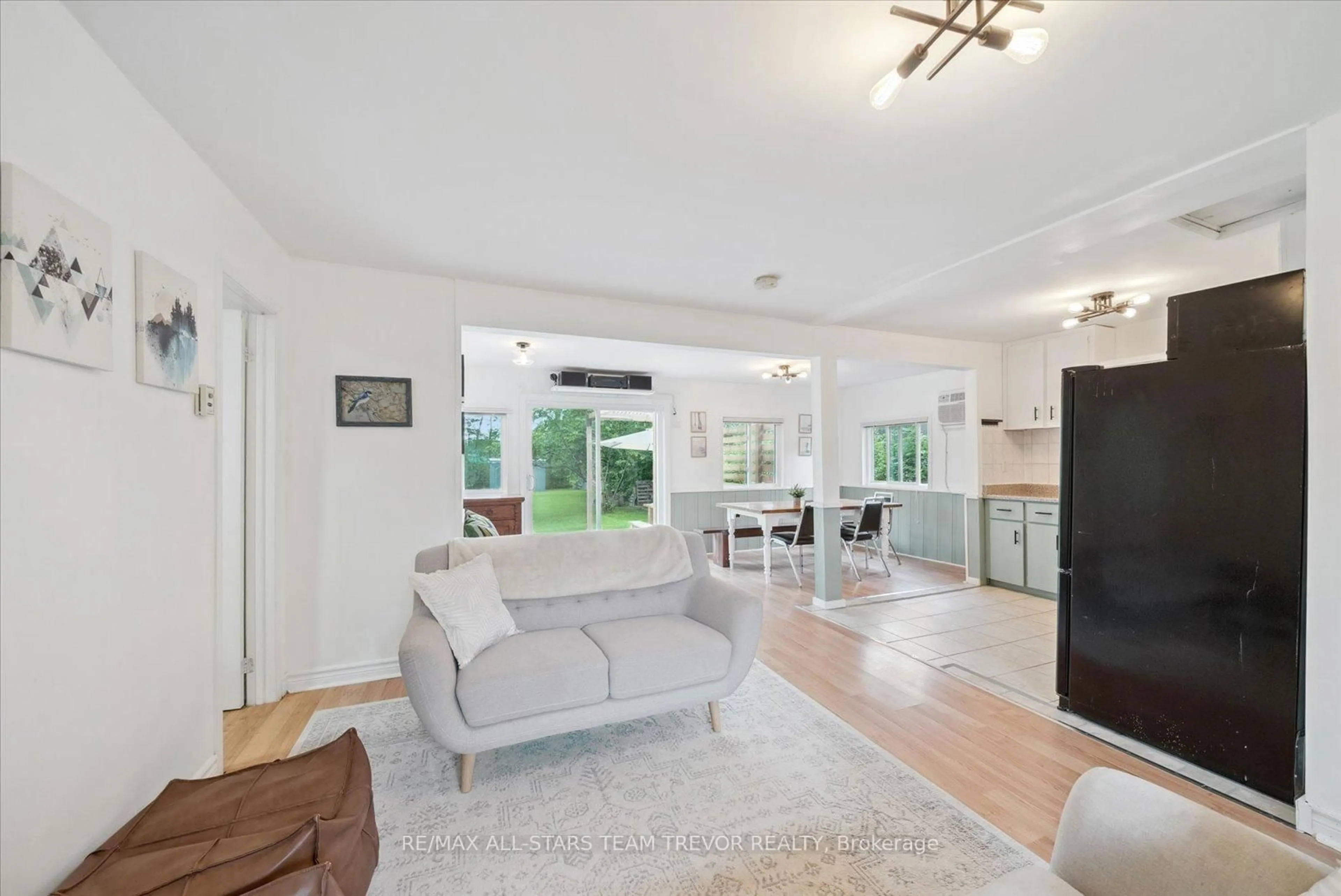 Open concept kitchen, unknown for 1538 Metro Rd, Georgina Ontario L0E 1S0