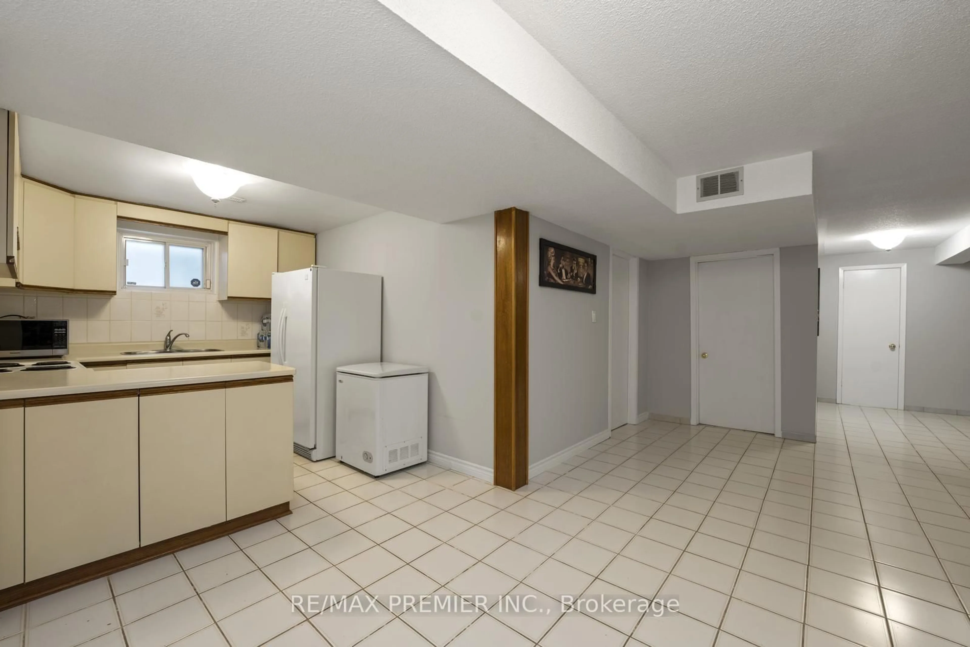 Standard kitchen, unknown for 127 O'Connor Cres, Richmond Hill Ontario L4C 7R7