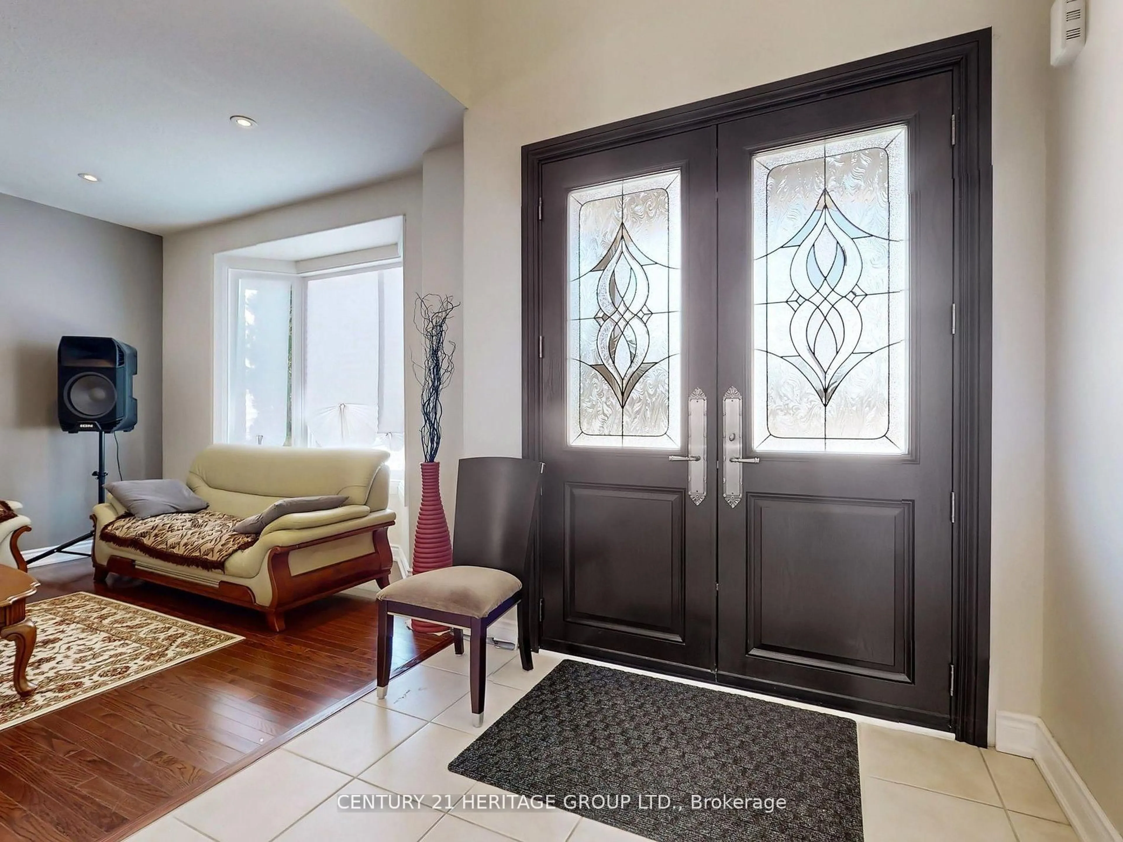Indoor entryway for 896 Booth Ave, Innisfil Ontario L9S 0A5